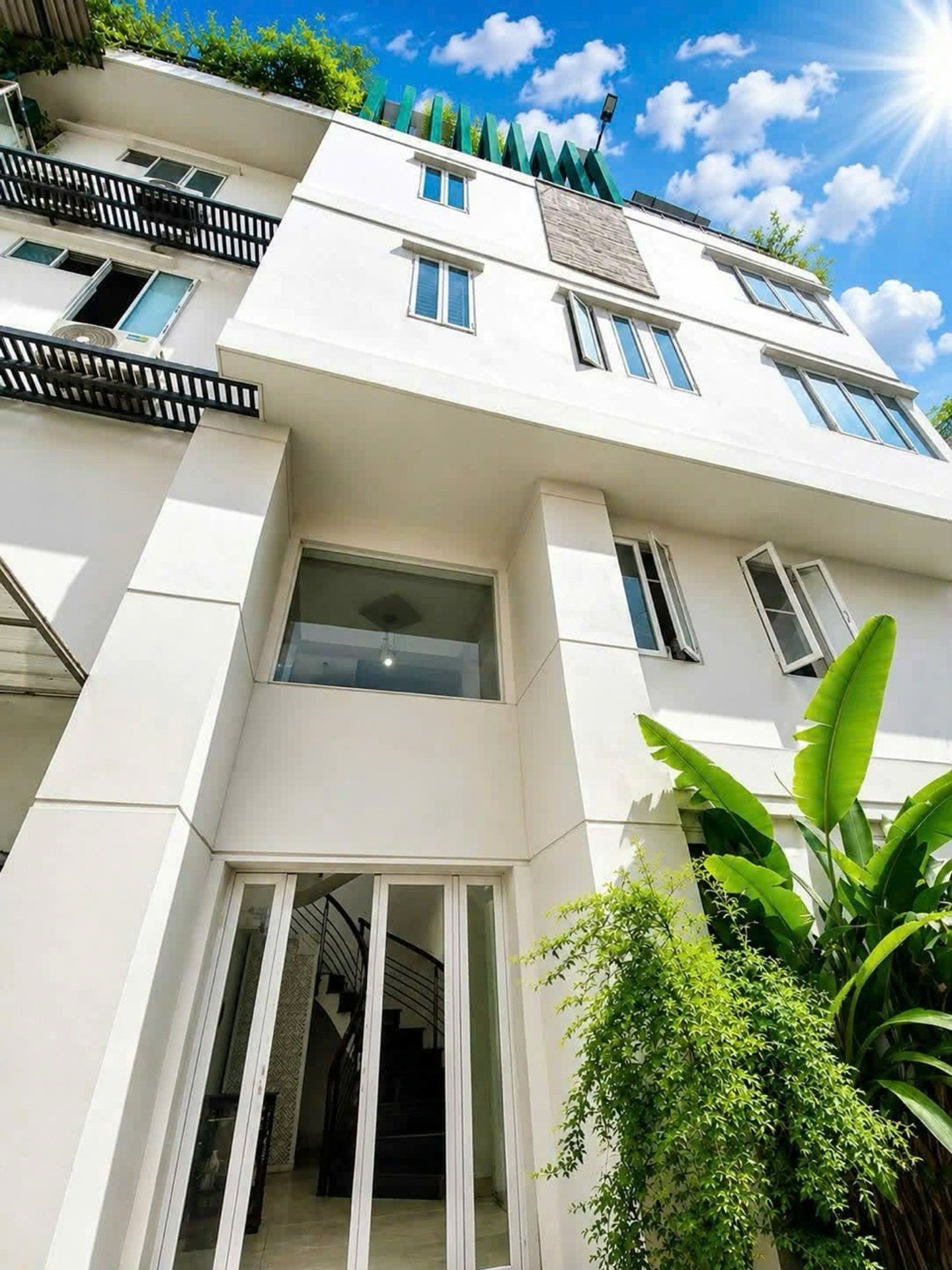 Bán biệt thự sân vườn 5 tầng khu VIP Nguyễn Văn Khối, Gò Vấp, diện tích gần 300m²