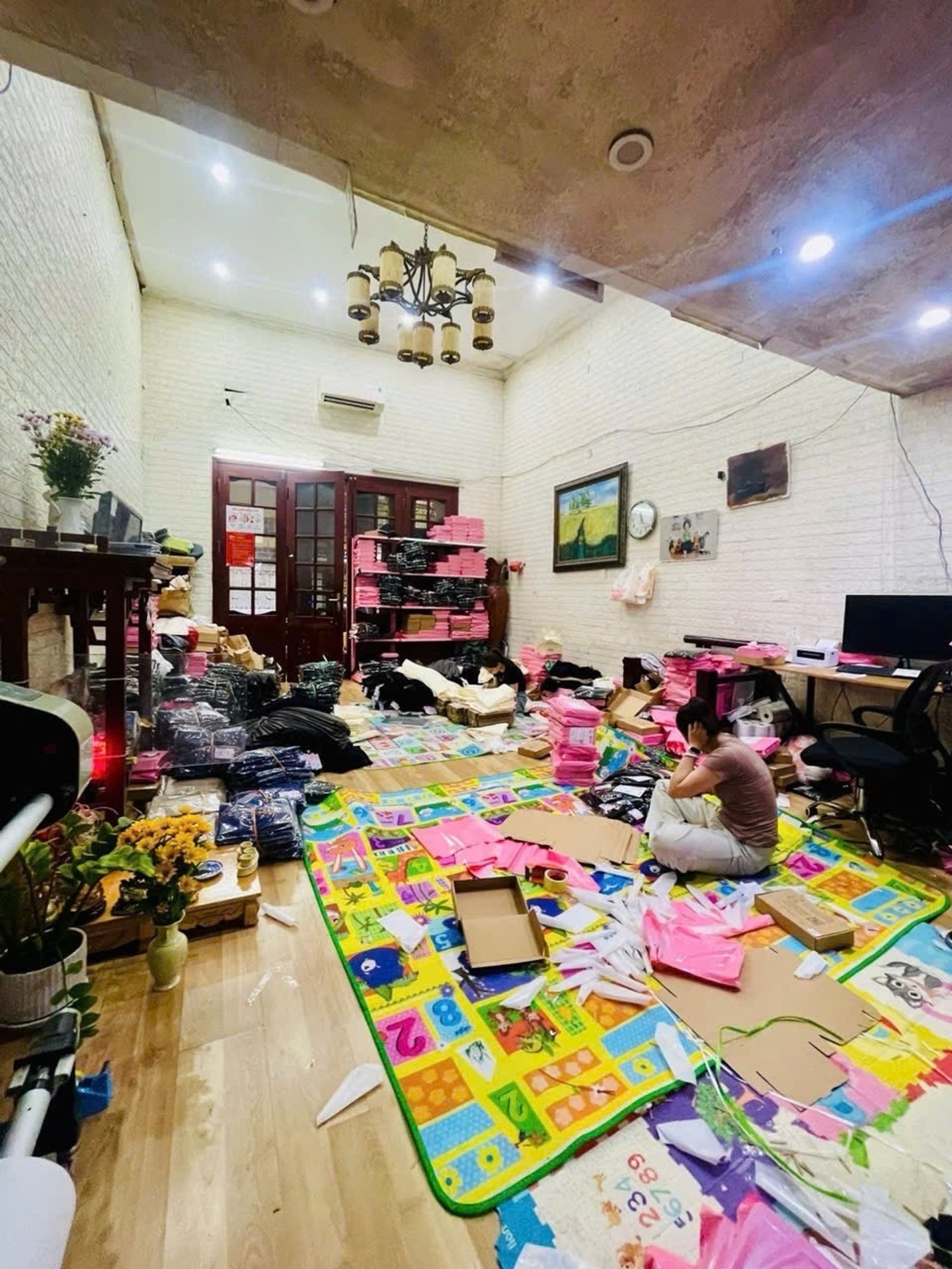 Cơ hội hiếm có tại Hà Đông: Nhà 4 tầng mặt tiền rộng, giá tốt cho kinh doanh và an cư