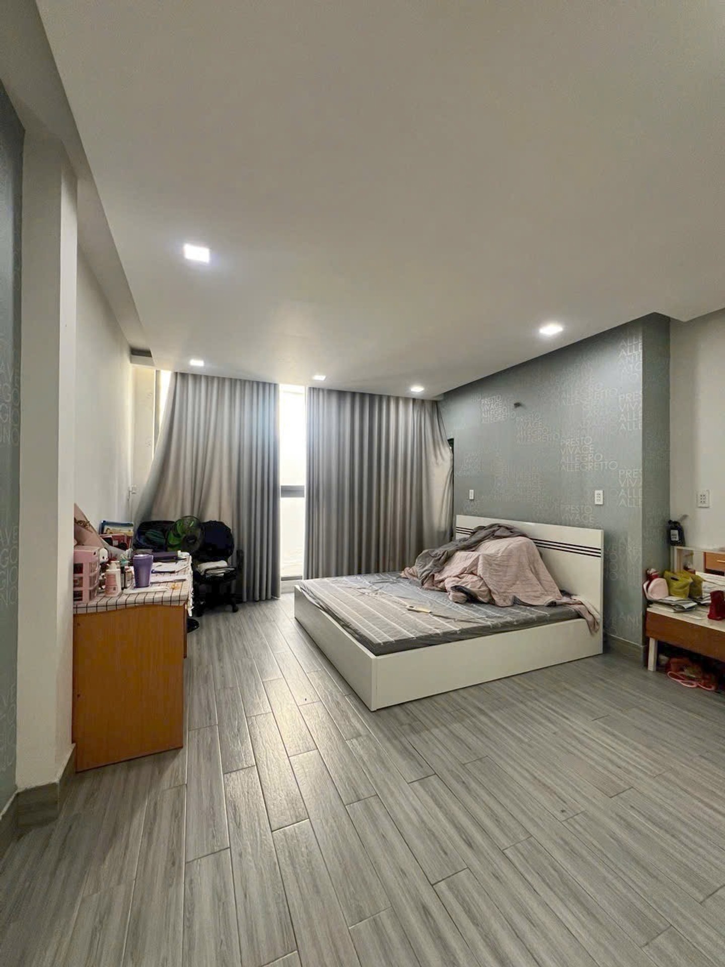 Nhà 4 Tầng Ngay Quận 10 - Full Tiện Nghi, 2 Sân Thượng Chill