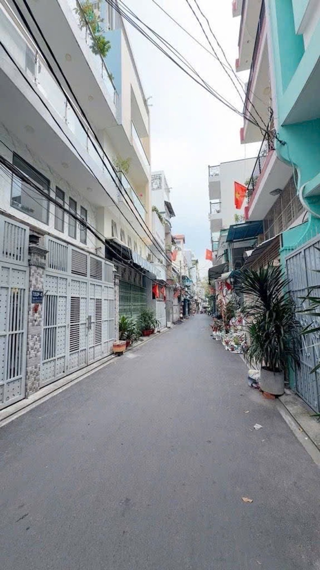 Bán chung cư mini 5 tầng, Chợ Phạm Văn Hai, 32 phòng, 10x13m.