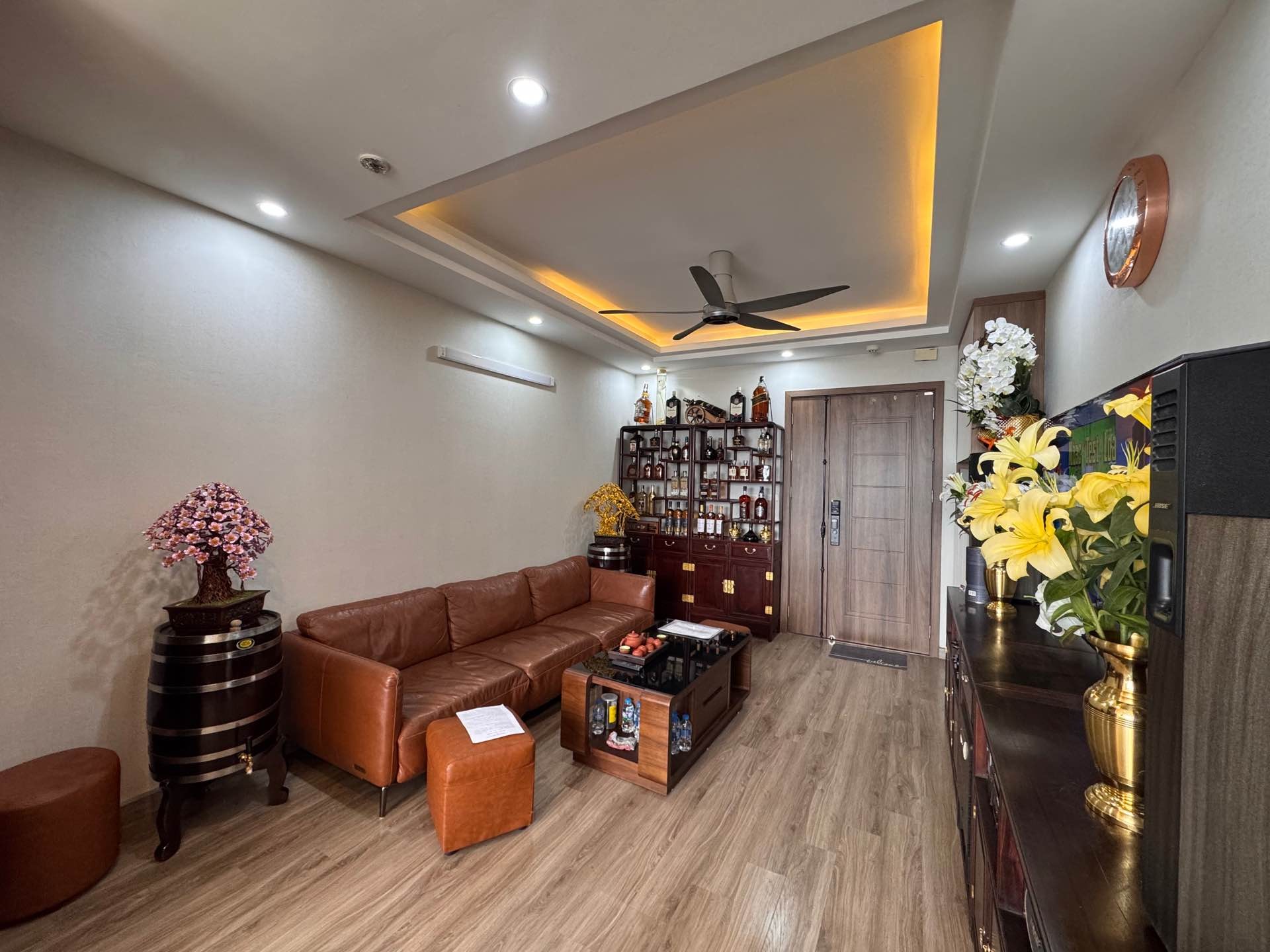 Chính chủ cần tiền bán căn chung cư 15B Đông Quan, siêu đẹp 3PN, 2VS