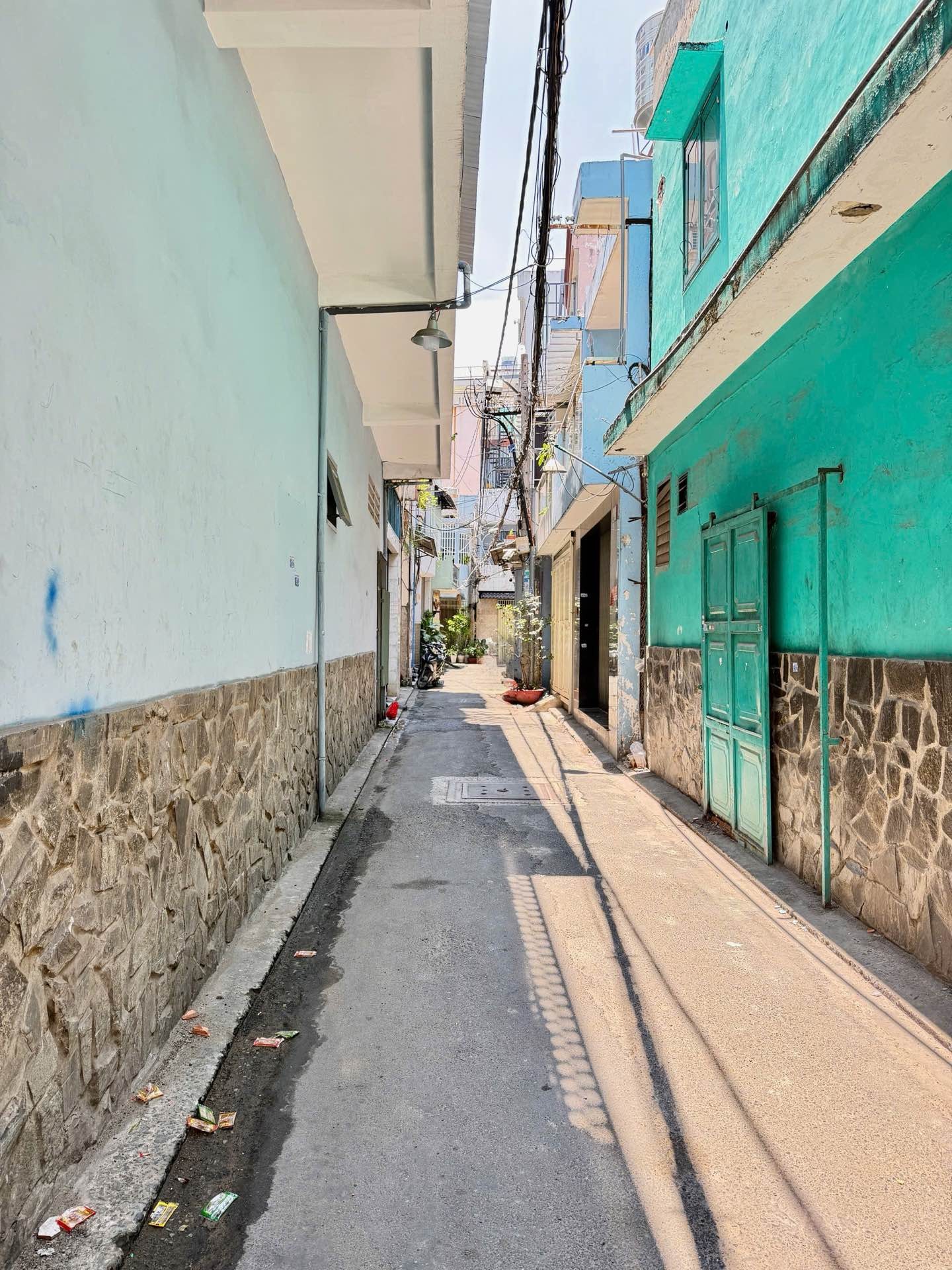 Bán nhà đẹp Lạc Long Quân