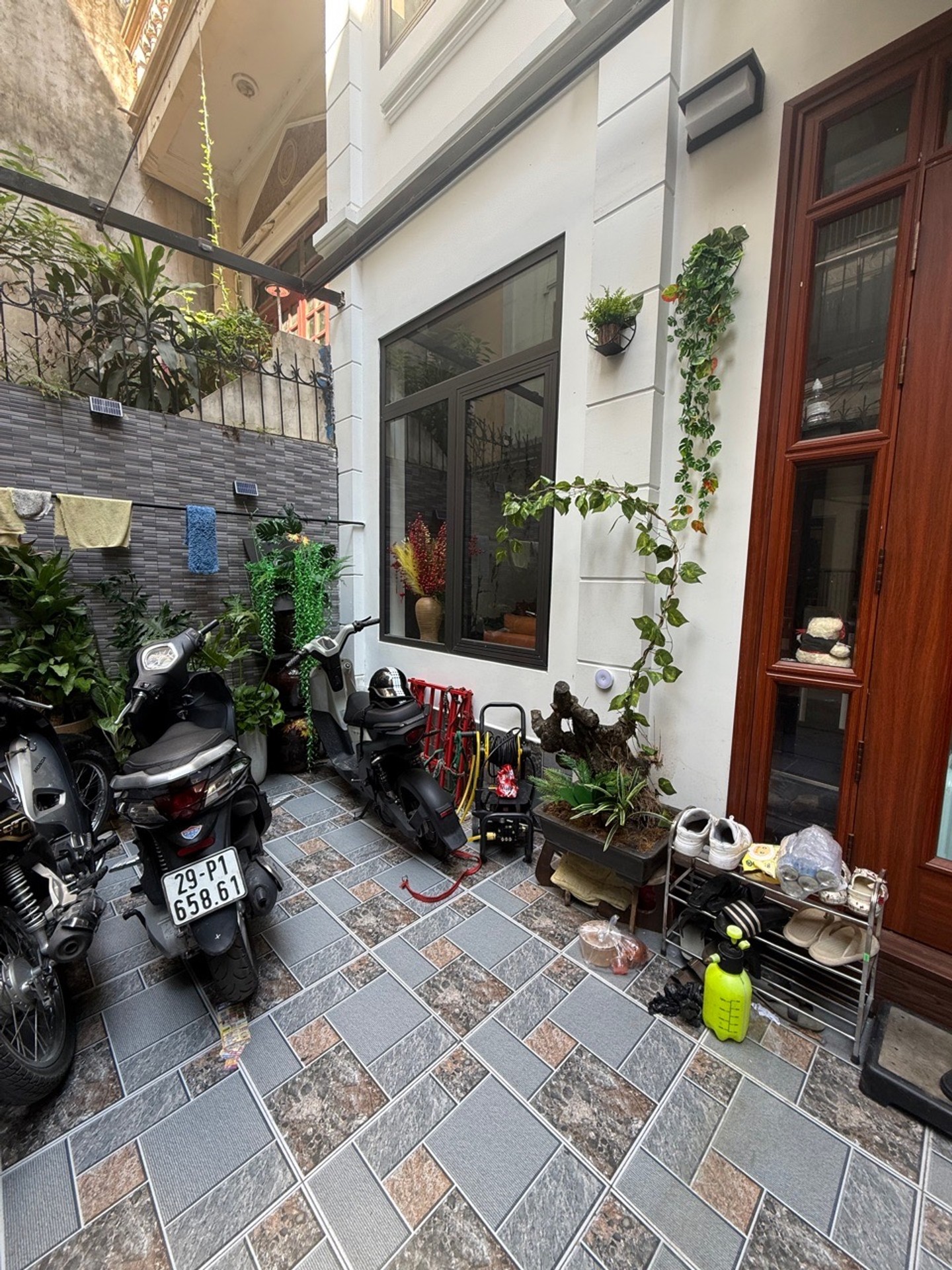 Nhà 2 mặt ngõ thoáng, vị trí đắc địa khu Chùa Hà