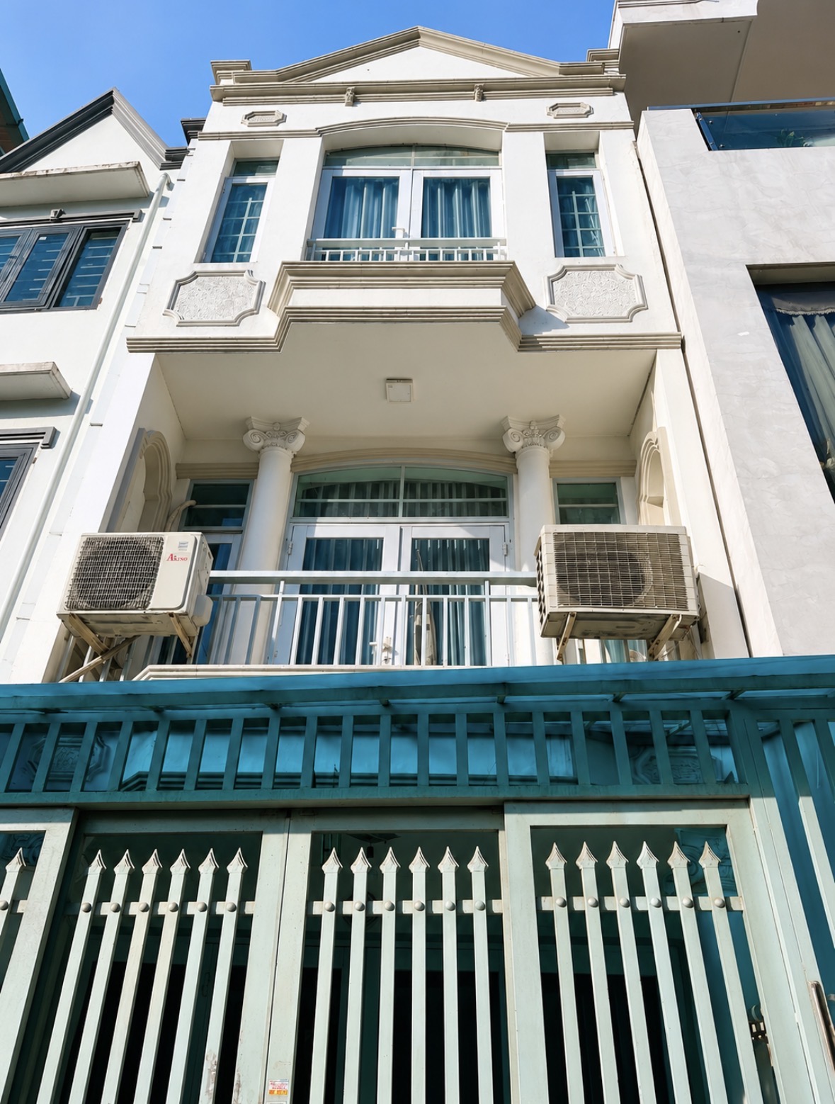 Bán nhà 3 tầng - sân thượng hẻm xe hơi ngay Vincom Phan Văn Trị - Gò Vấp
