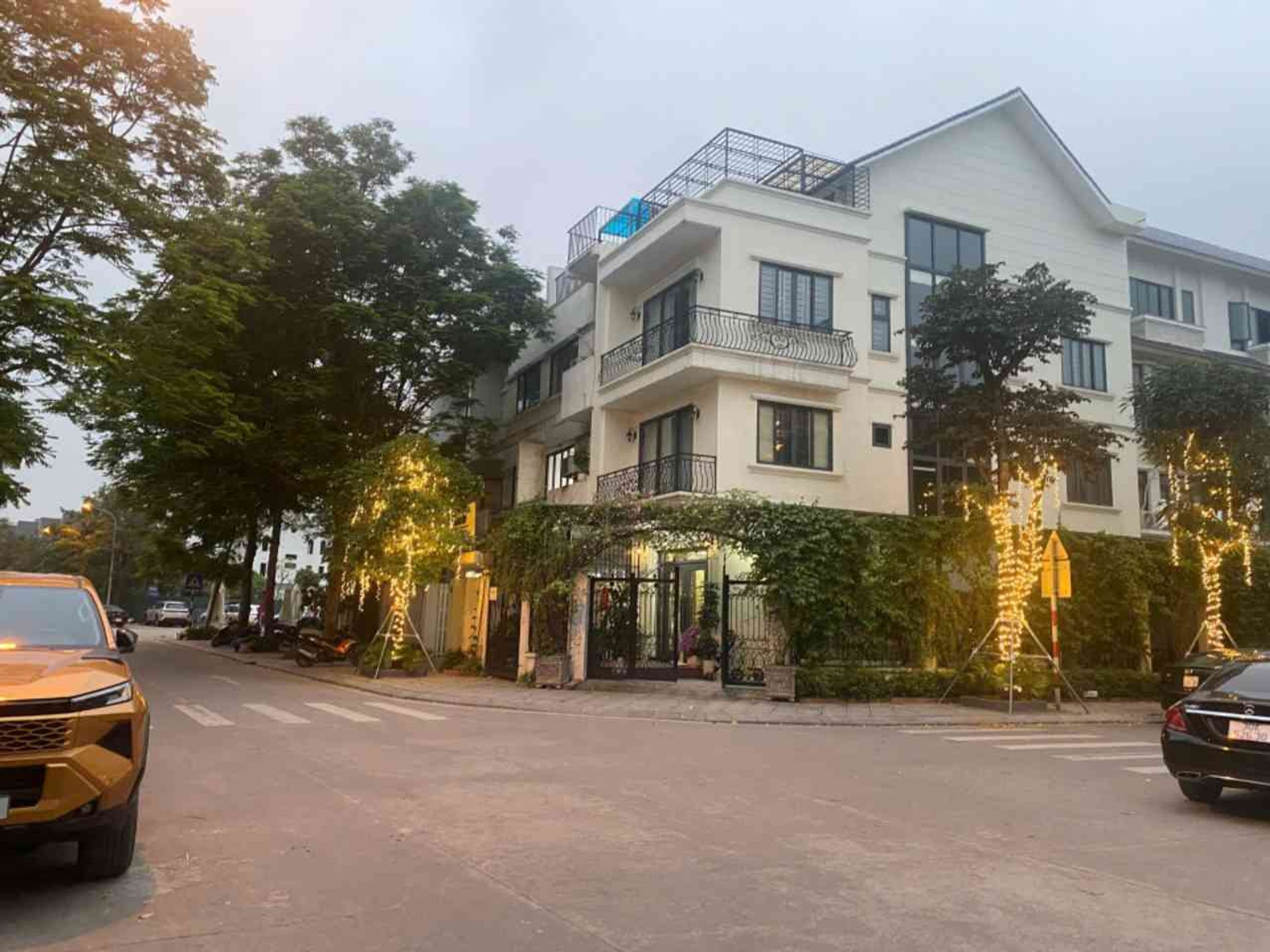 Bán biệt thự liền kề khu D Geleximco Lê Trọng Tấn, lô góc mặt tiền 7m, hoàn thiện 4 tầng