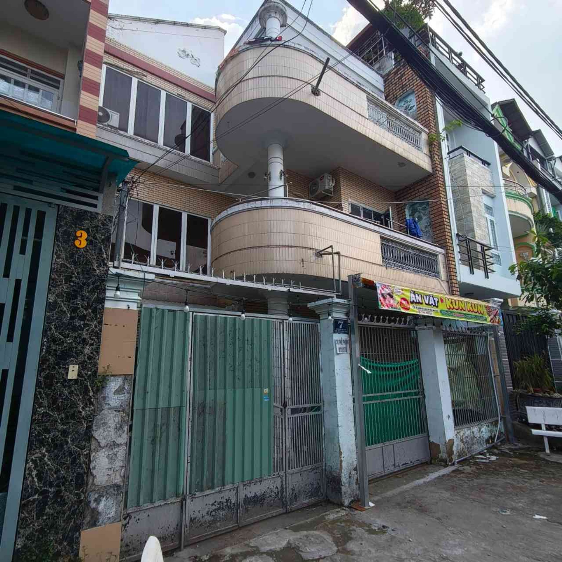 Nhà mặt phố Bình Hưng rộng rãi, thu nhập ổn định