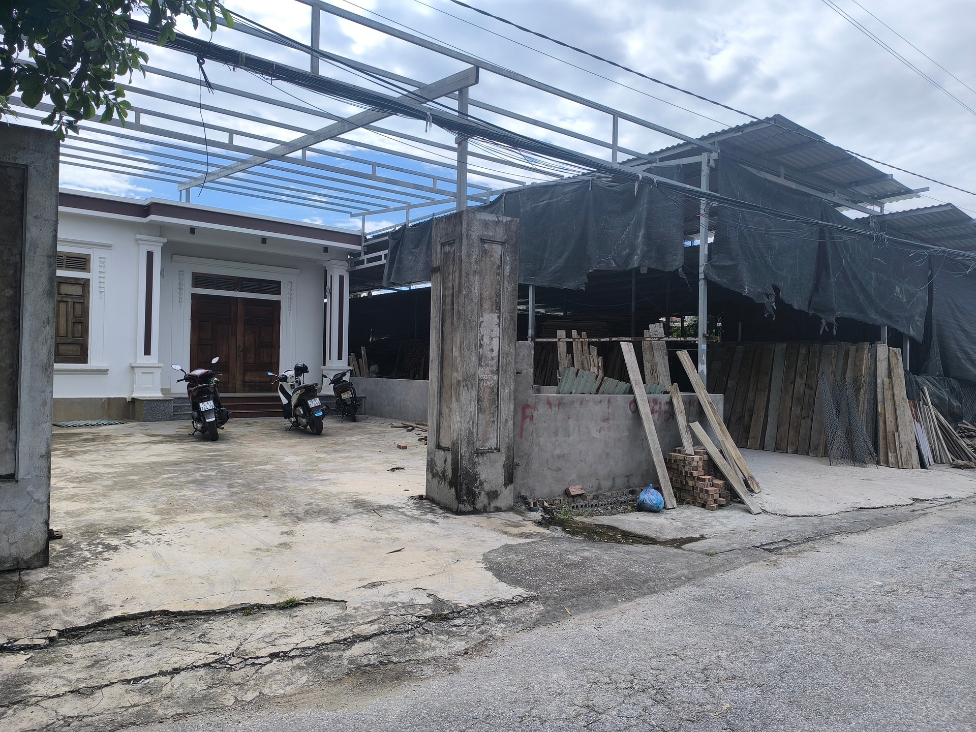 Nhà mặt phố hướng Đông Bắc với diện tích rộng 188.4 m² tại vị trí đắc địa