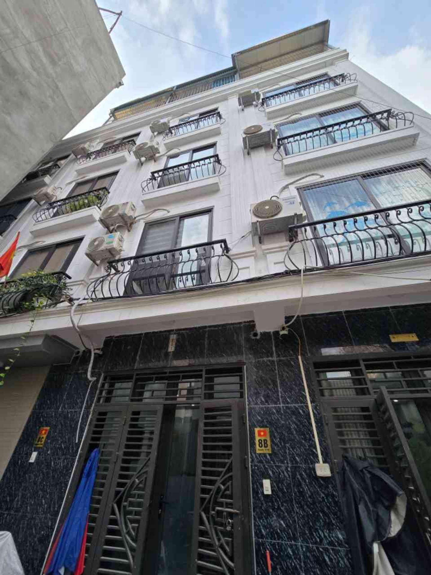 Cơ hội sở hữu nhà 5 tầng hiện đại tại Hữu Hưng, giá tốt khó tin