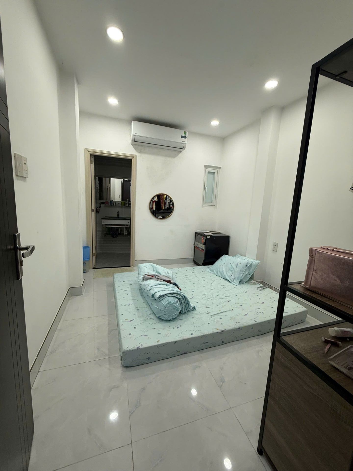 Nhà 5 tầng xinh xắn, khu VIP Q3 chờ chủ mới