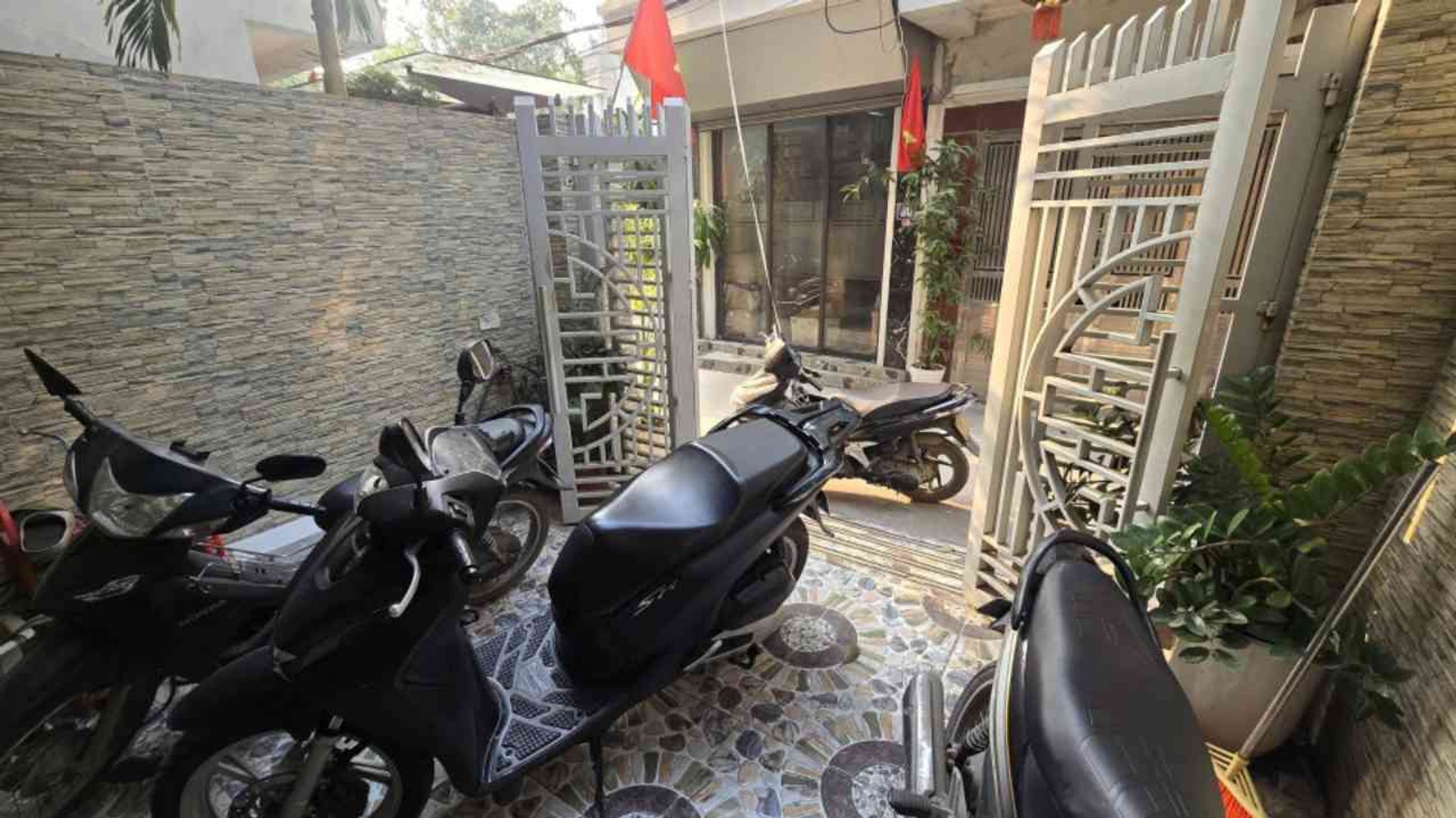 Bán nhà lai xá sát quốc lộ 32 ô tô đỗ cửa 54m dân xây 3 tầng nhỉnh 7 tỷ