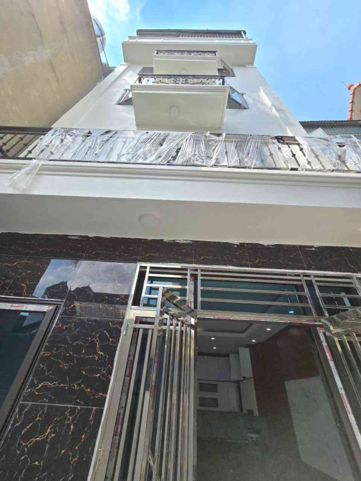 Nhà 5 tầng mới xây gần phố, diện tích 53m², giá 6.6 tỷ