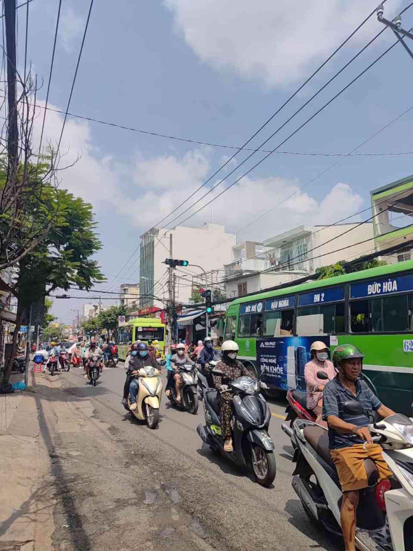 Nhà mặt tiền Kinh Doanh sầm Uất, Tỉnh Lộ 10., giá nhỉ những 18 tỷ.