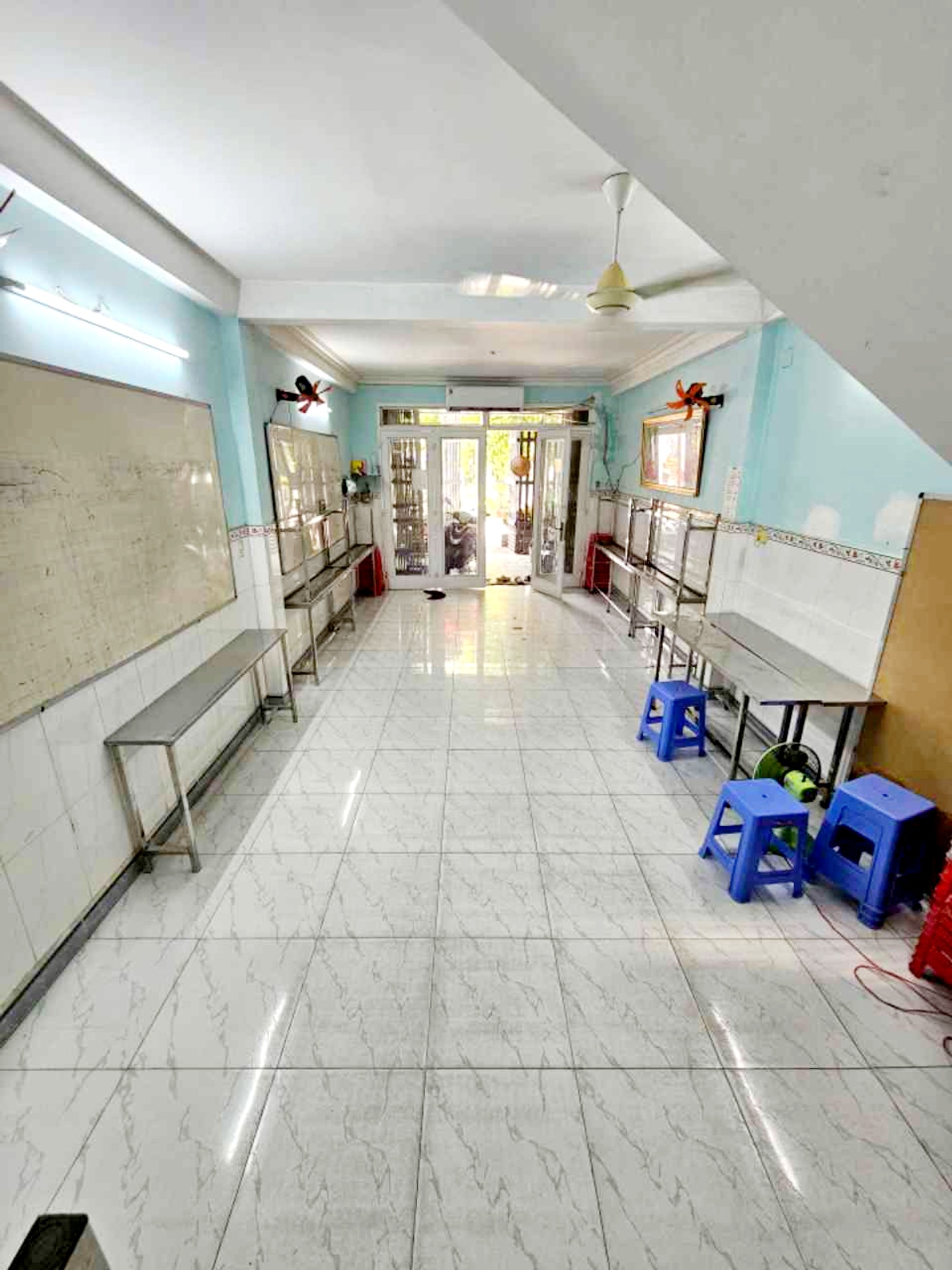 Bán nhà An Dương 3 tầng 4pn 68m2 , hẻm xe tải, pháp lý chuẩn, giá 6,7 tỷ