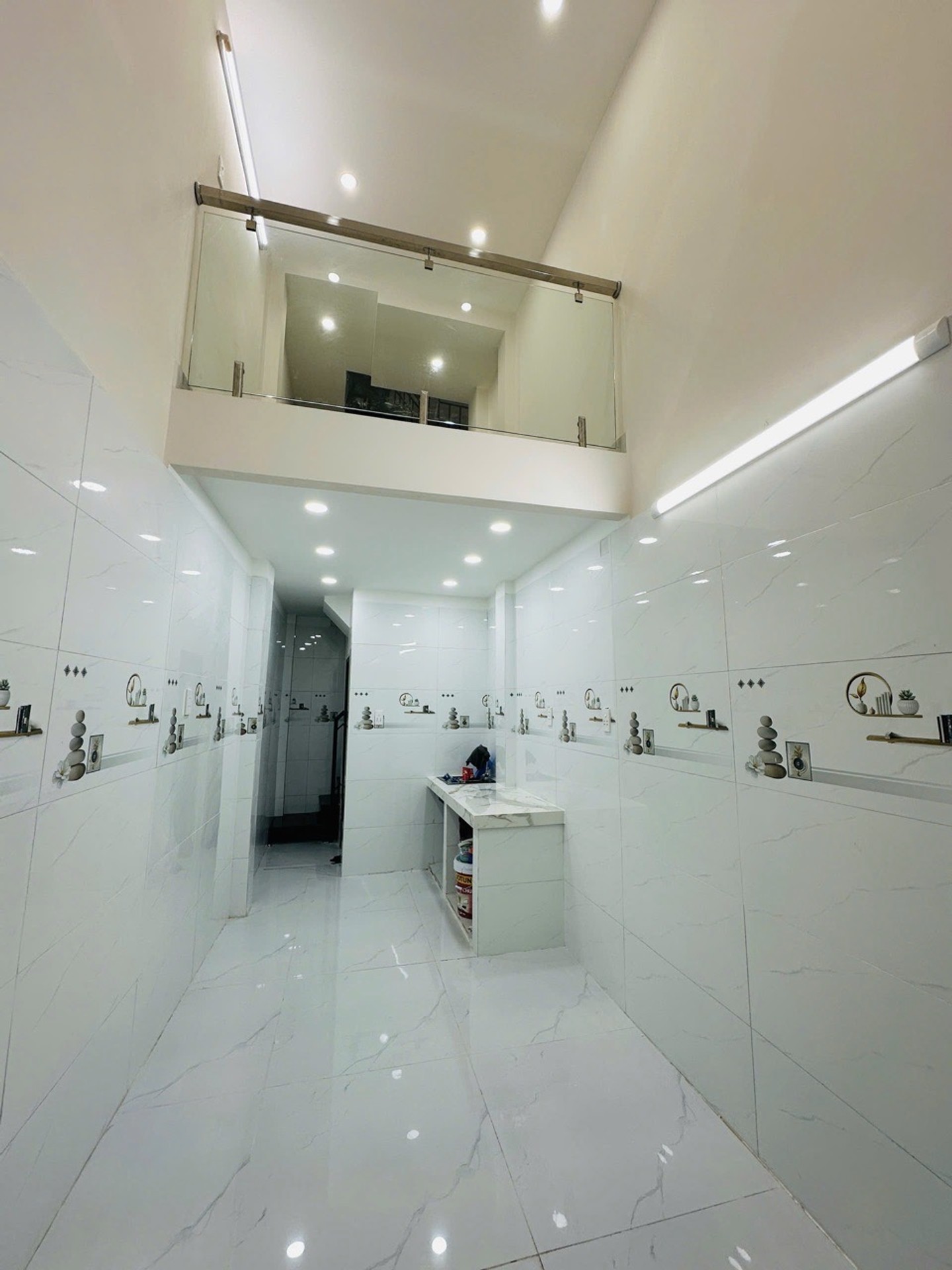 Nhà Tân Bình ngay chợ Trần Văn Quang, 4 tầng ở ngay - dài 7m - 64m2 - hơn 2 tỷ.