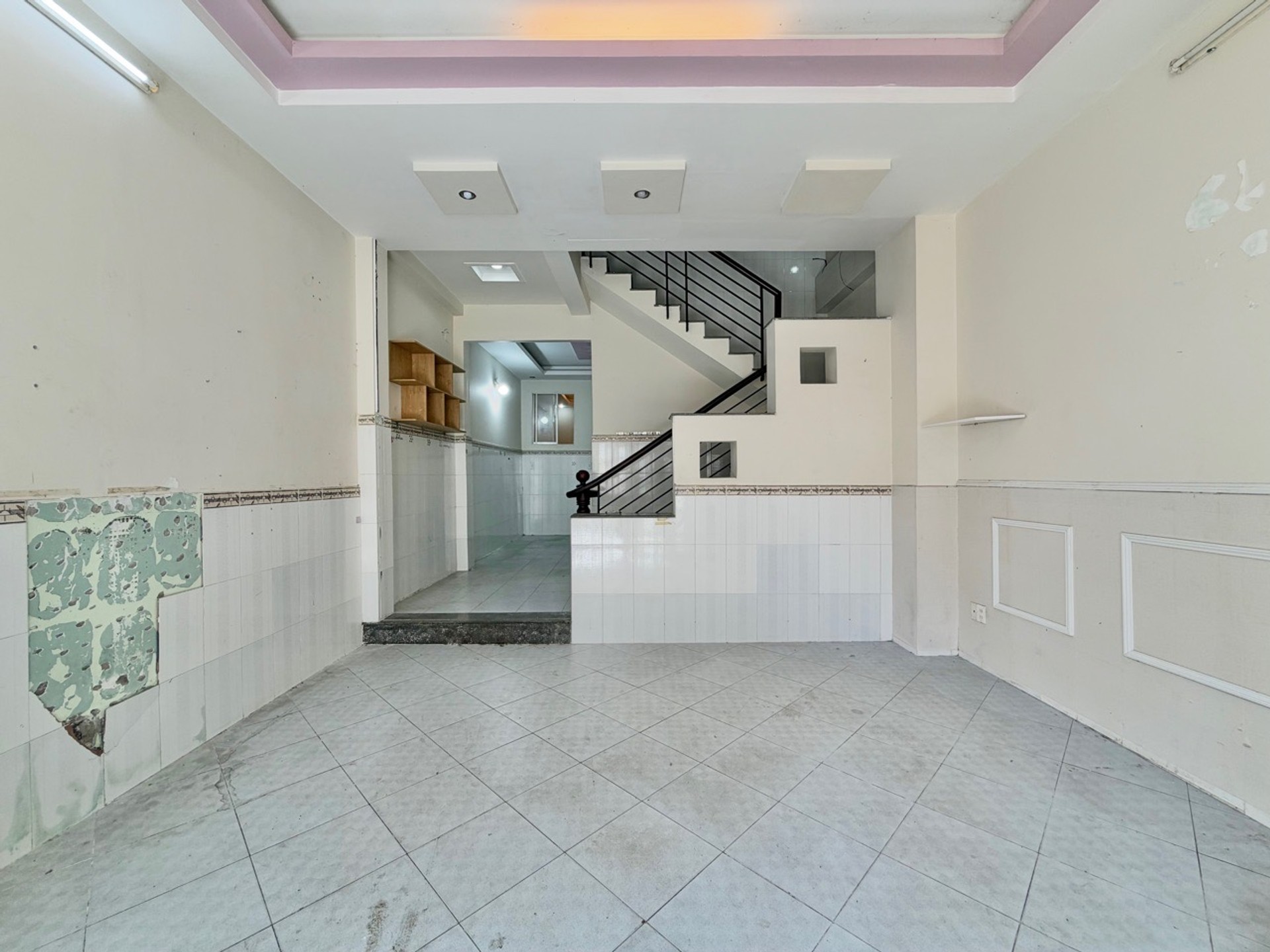 Bán nhà 2 tầng diện tích 80m² cạnh bờ kè rạch Xuyên Tâm, quận Bình Thạnh