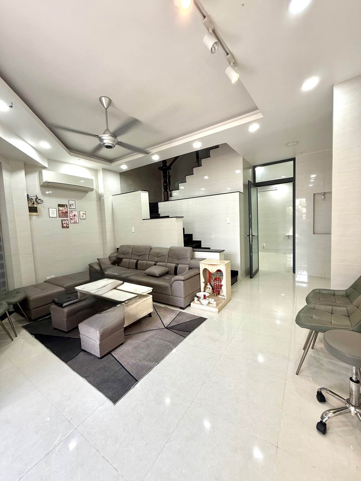 Bán nhà mặt phố lô góc 2 mặt tiền tại Bình Tân, diện tích 74m2, phù hợp kinh doanh và ở