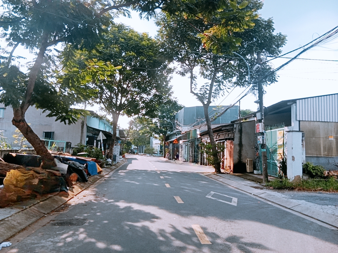 Nhà Đẹp Mặt Phố Trịnh Thị Dần - Sân Rộng, 3PN, Giá Hút Chủ Tại Hóc Môn