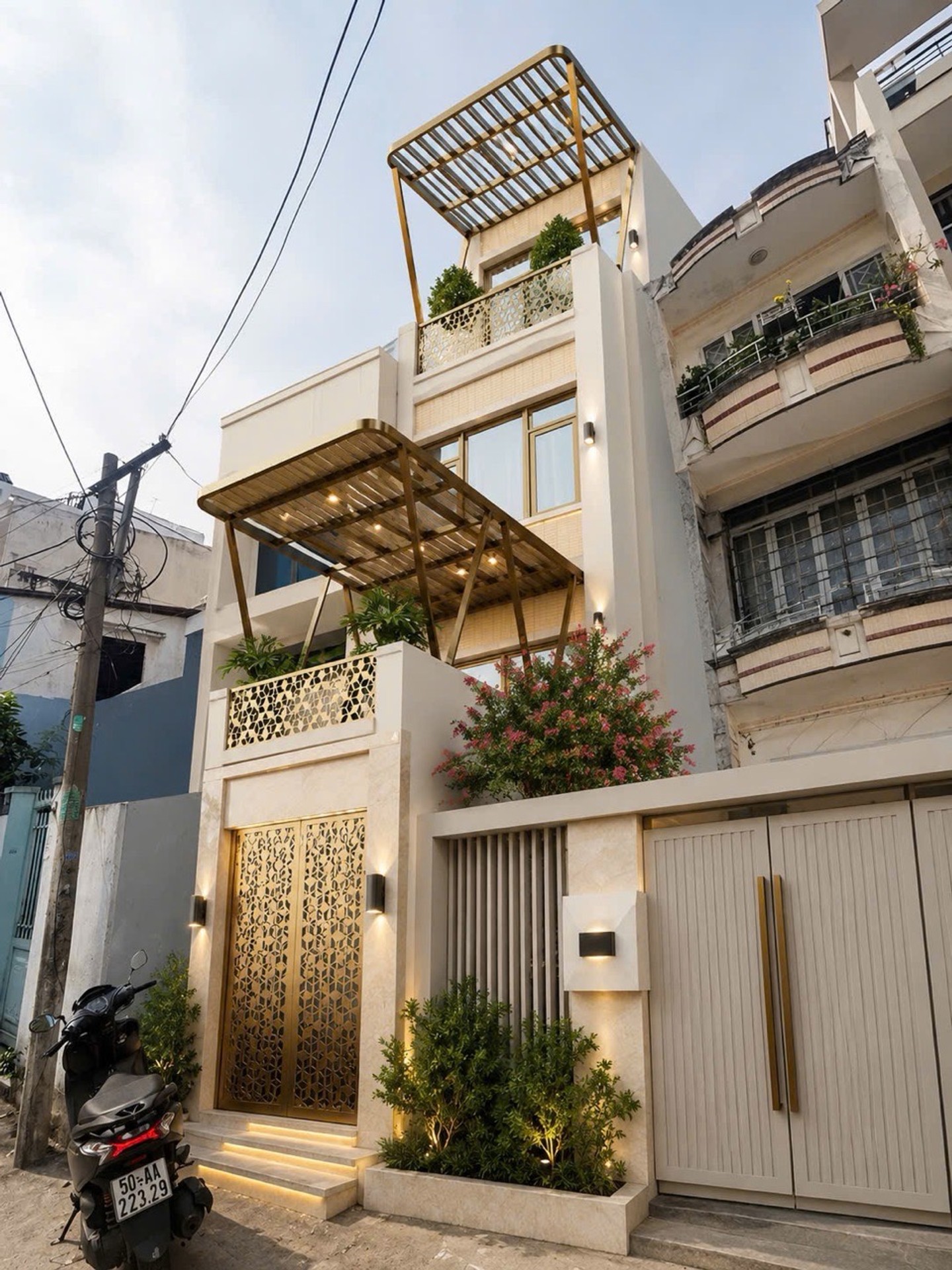 Nhà 5 Tầng Siêu Đẹp Mặt Tiền Hẻm Đoàn Văn Bơ Quận 4