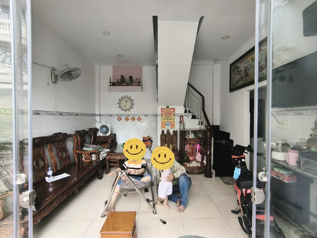 Nhà mặt phố 2 tầng rộng 73m² mặt tiền 8.6m tại quận kinh doanh sầm uất