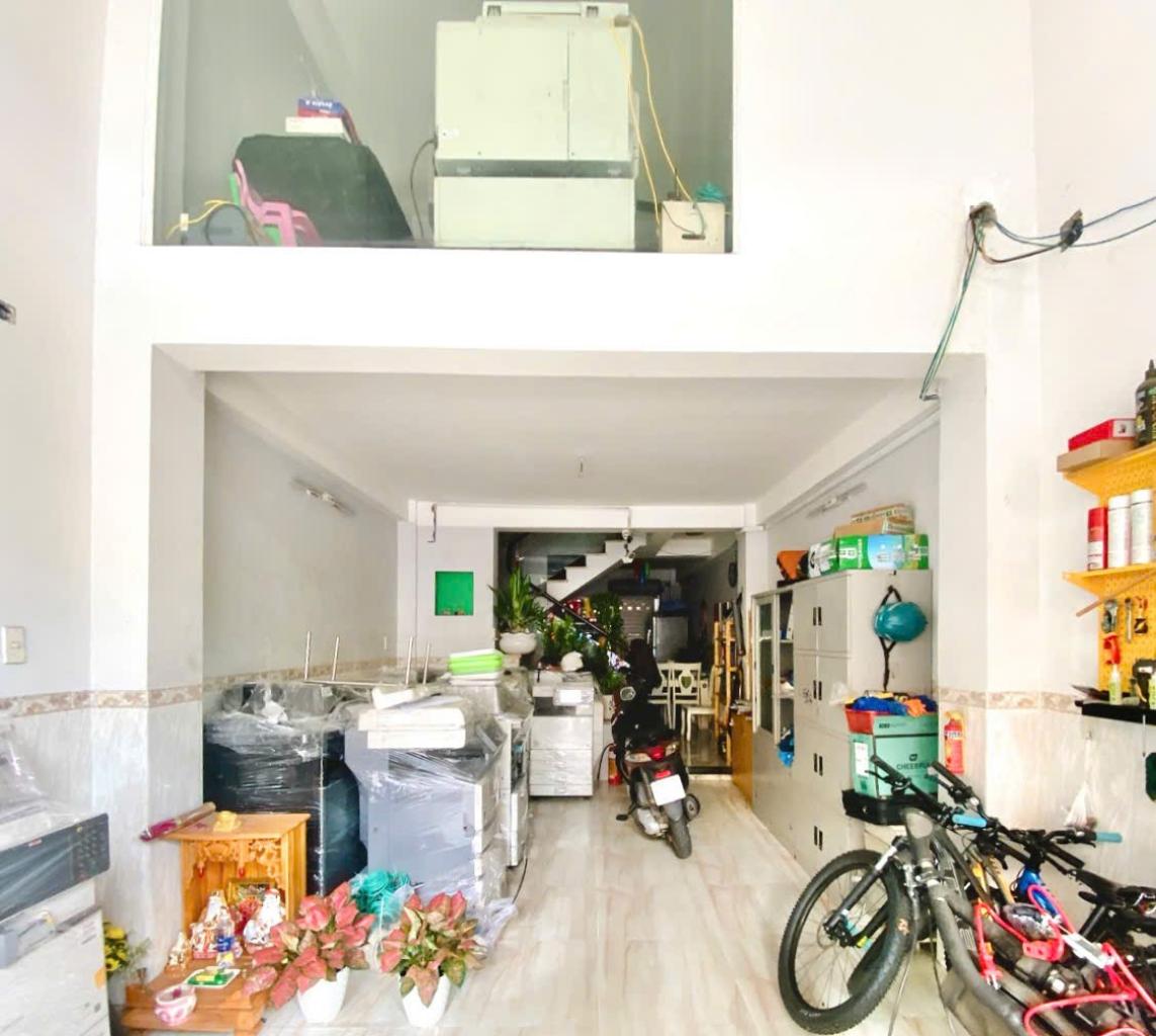 Bán nhà mặt phố 5 tầng Tân Phú, kinh doanh tốt, giá giảm sâu