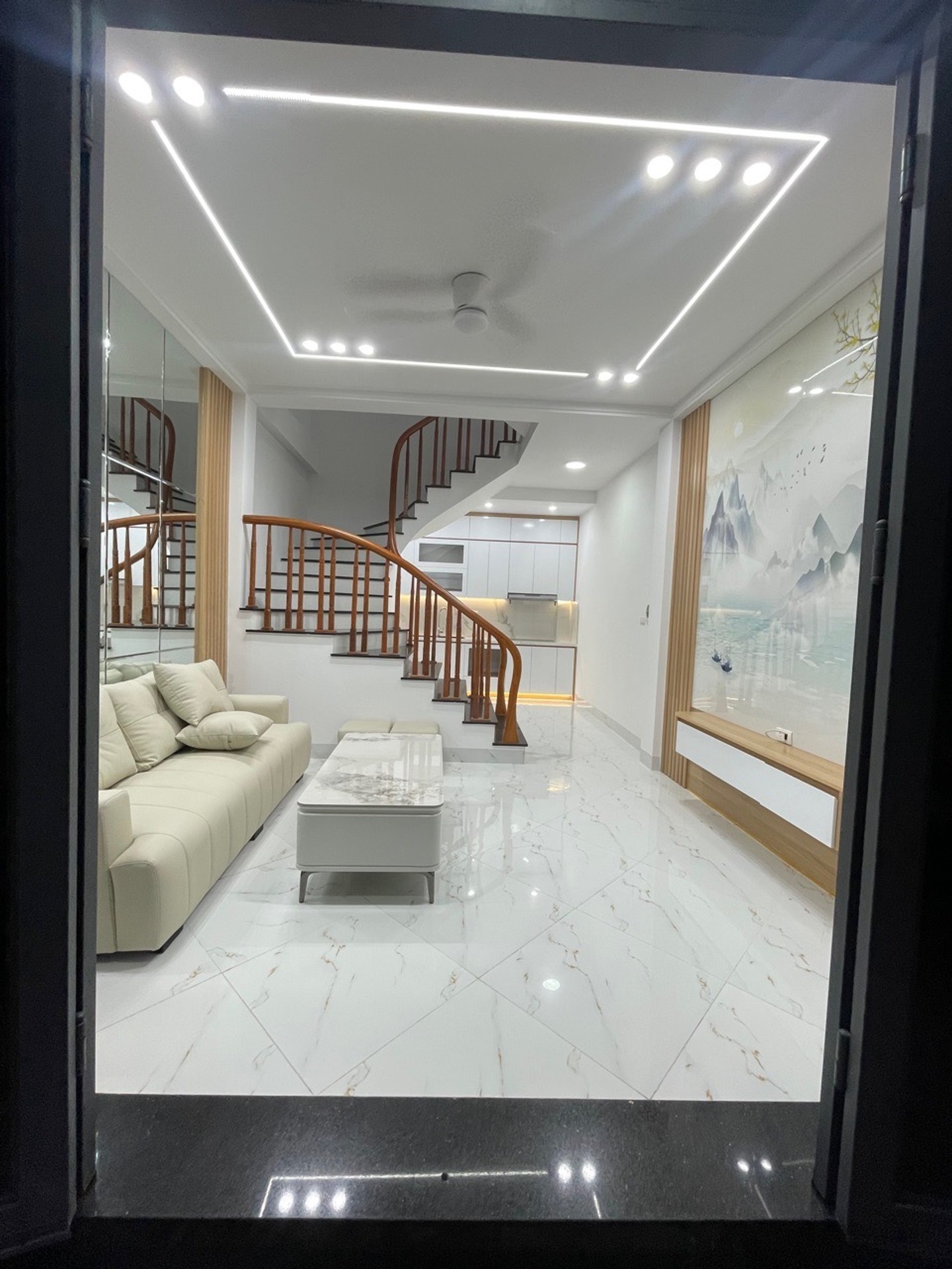 VŨ TÔNG PHAN – 30M² – 5 TẦNG – 8,3 TỶ
NHÀ MỚI ĐẸP – FULL NỘI THẤT – VÀI BƯỚC RA Ô TÔ