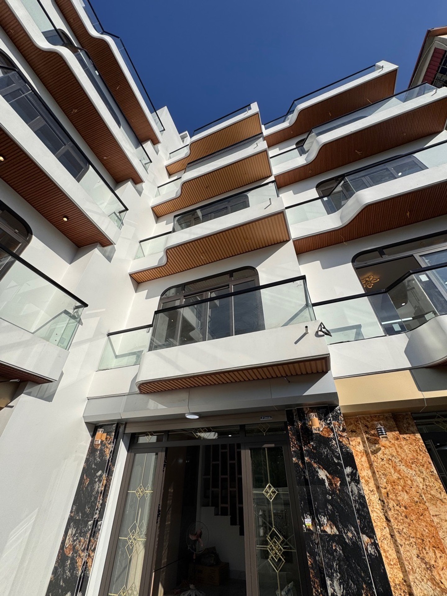Bán nhà riêng 6 tầng tại Thanh Liệt, gần KĐT Linh Đàm, ô tô đỗ cửa, thang máy tiện nghi