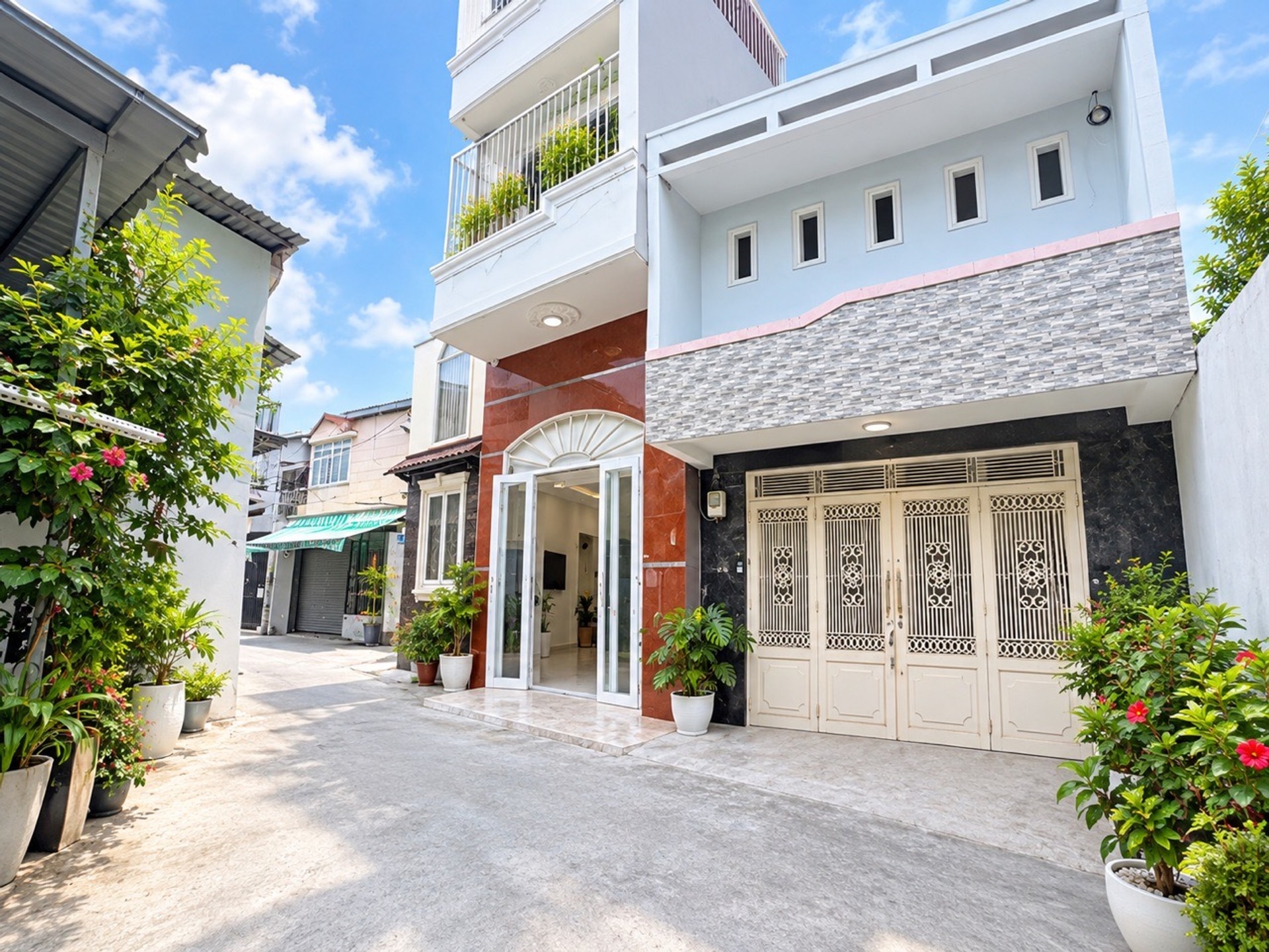 Bán nhà 2 tầng hẻm xe tải phường Phú Thạnh, Tân Phú