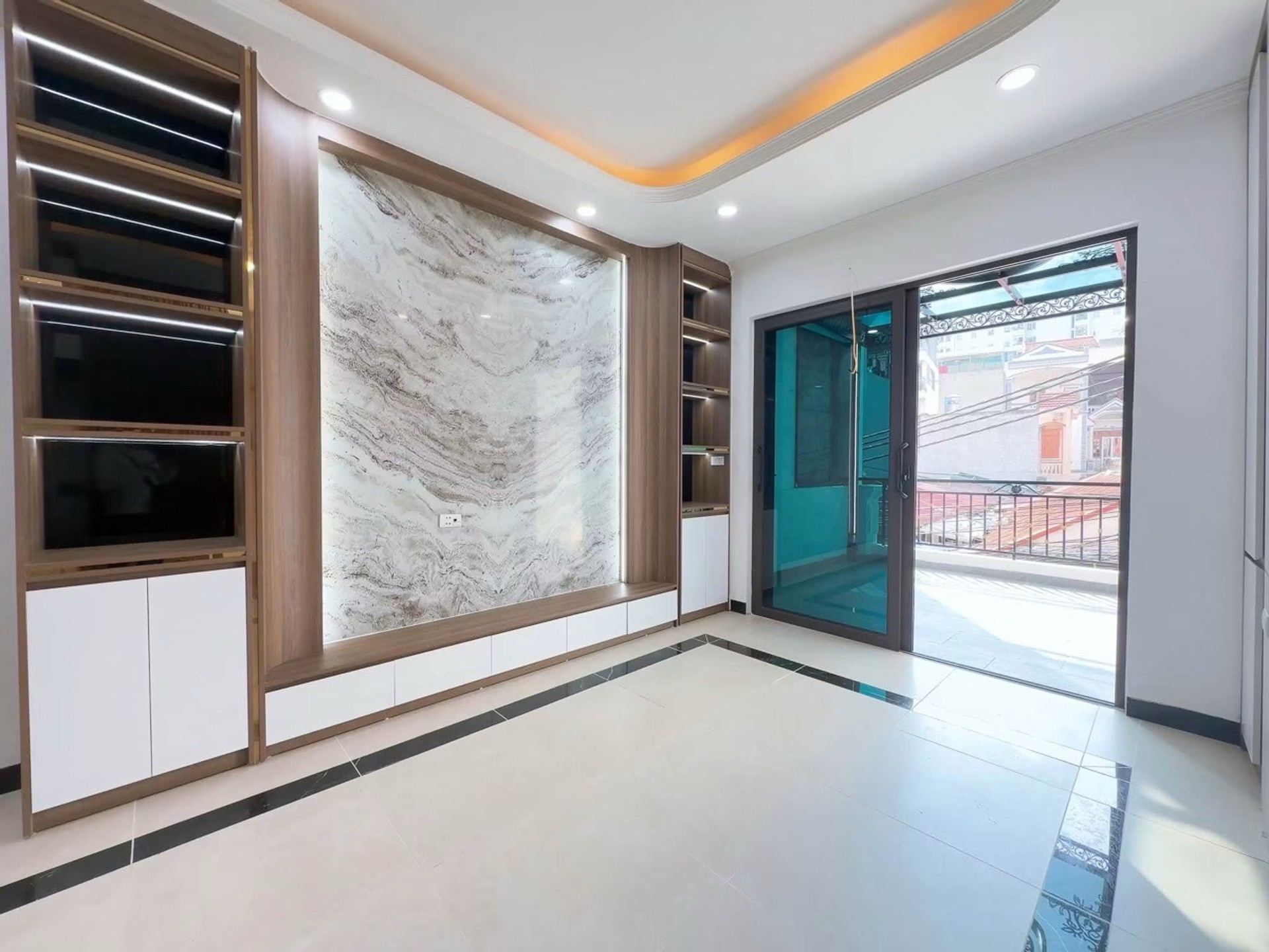 SIÊU PHẨM KIM GIANG Ô TÔ GẦN - XÂY MỚI – HÀNG XÓM THE MANOR – 30M2 x 6 TẦNG – 7,5 TỶ.