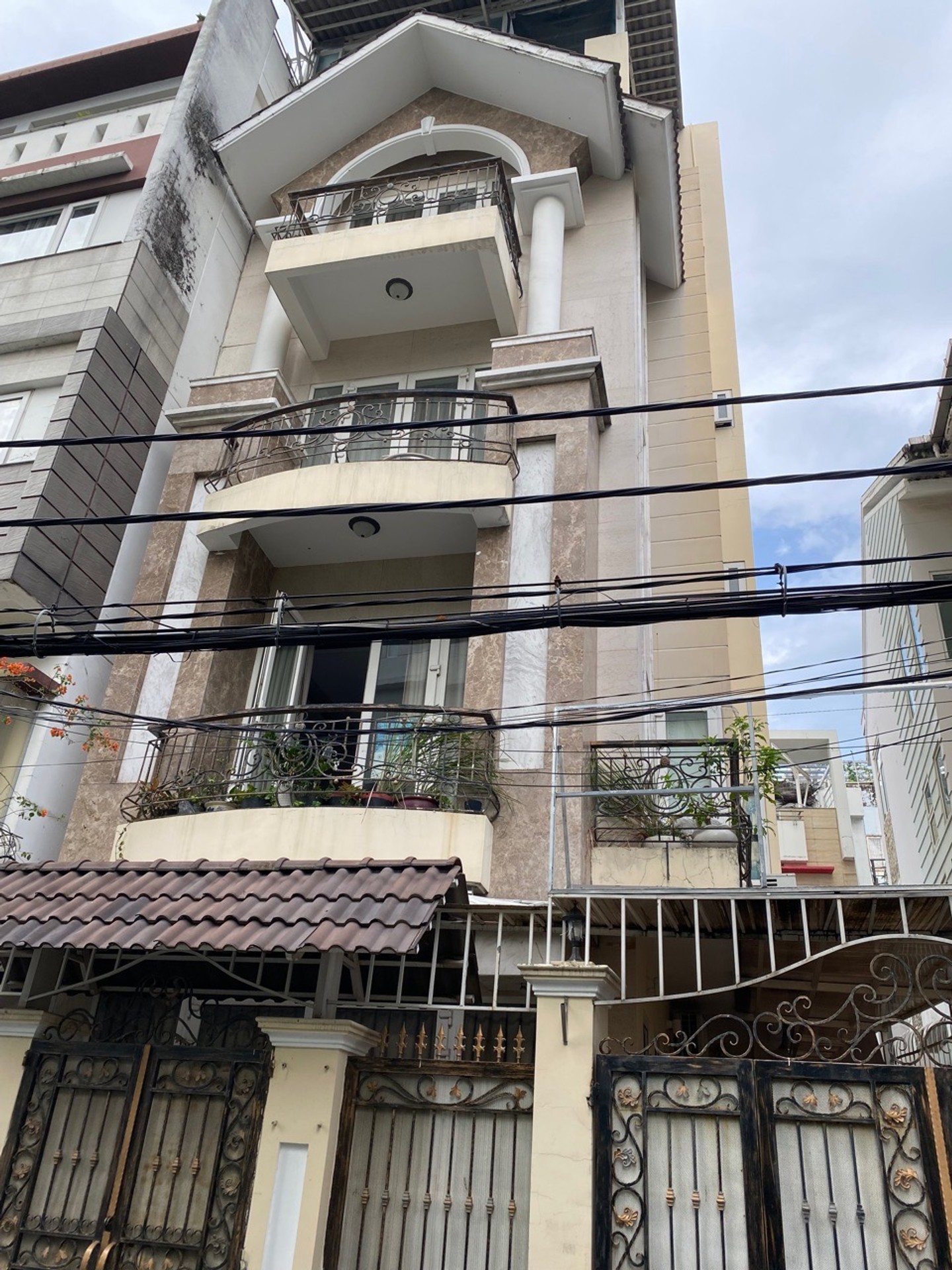 Bán nhà riêng 5 tầng diện tích 114,4m² tại khu vực phát triển sôi động