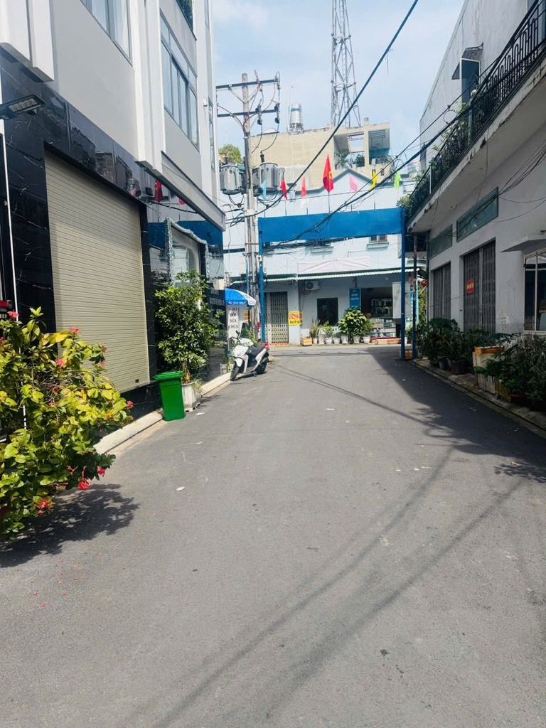 Bán nhà 2 tầng tại quận Tân Bình, diện tích 64m2, giá tốt