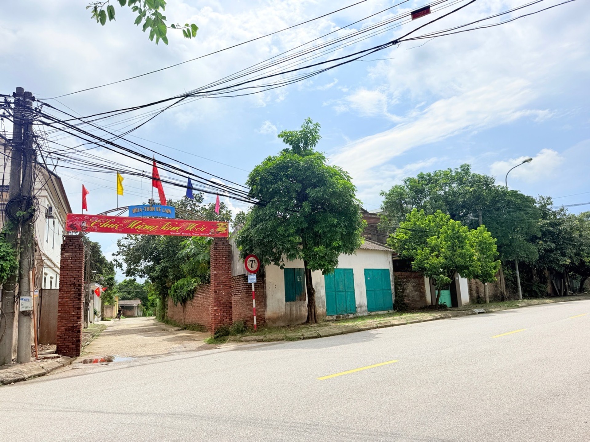 Đất Góc Vệ Linh, Ô Tô Tránh, Sổ Đỏ Sẵn