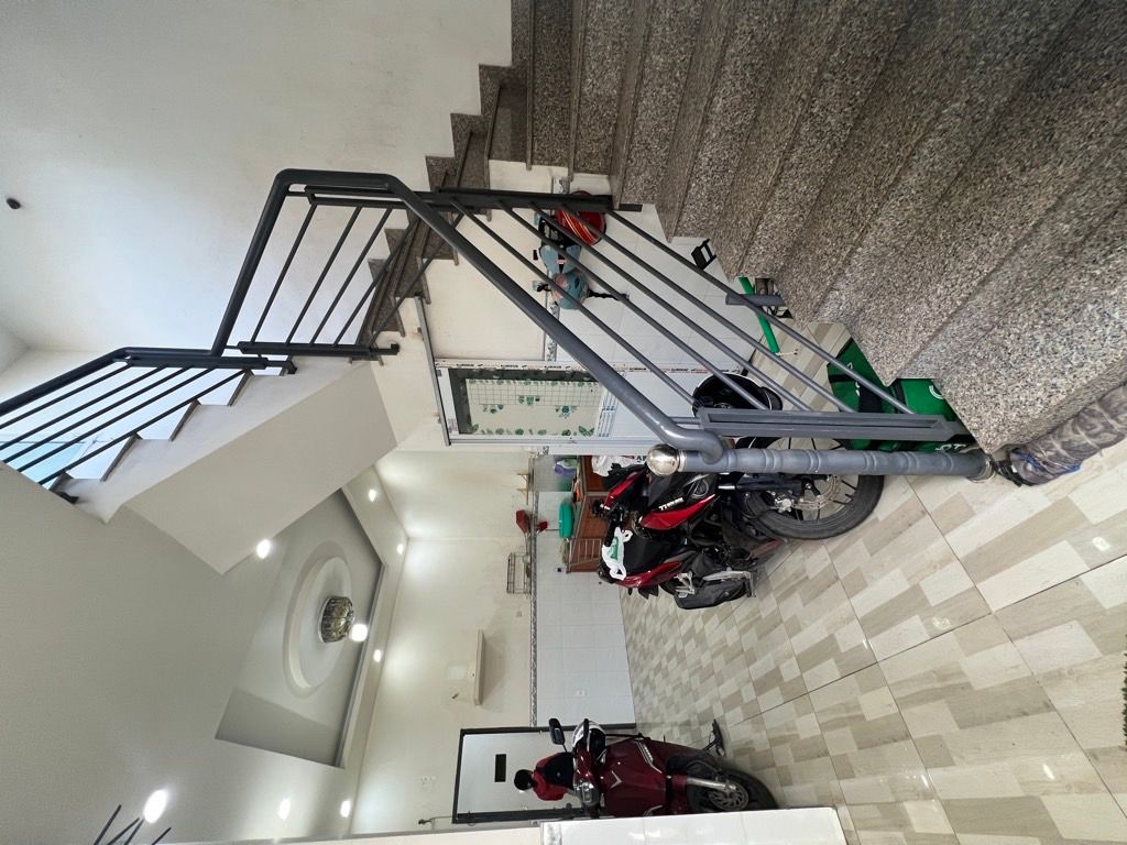 Bán nhà mặt phố Chợ Hoa Cao 3 tầng 47m2 ,sổ hồng chính chủ.