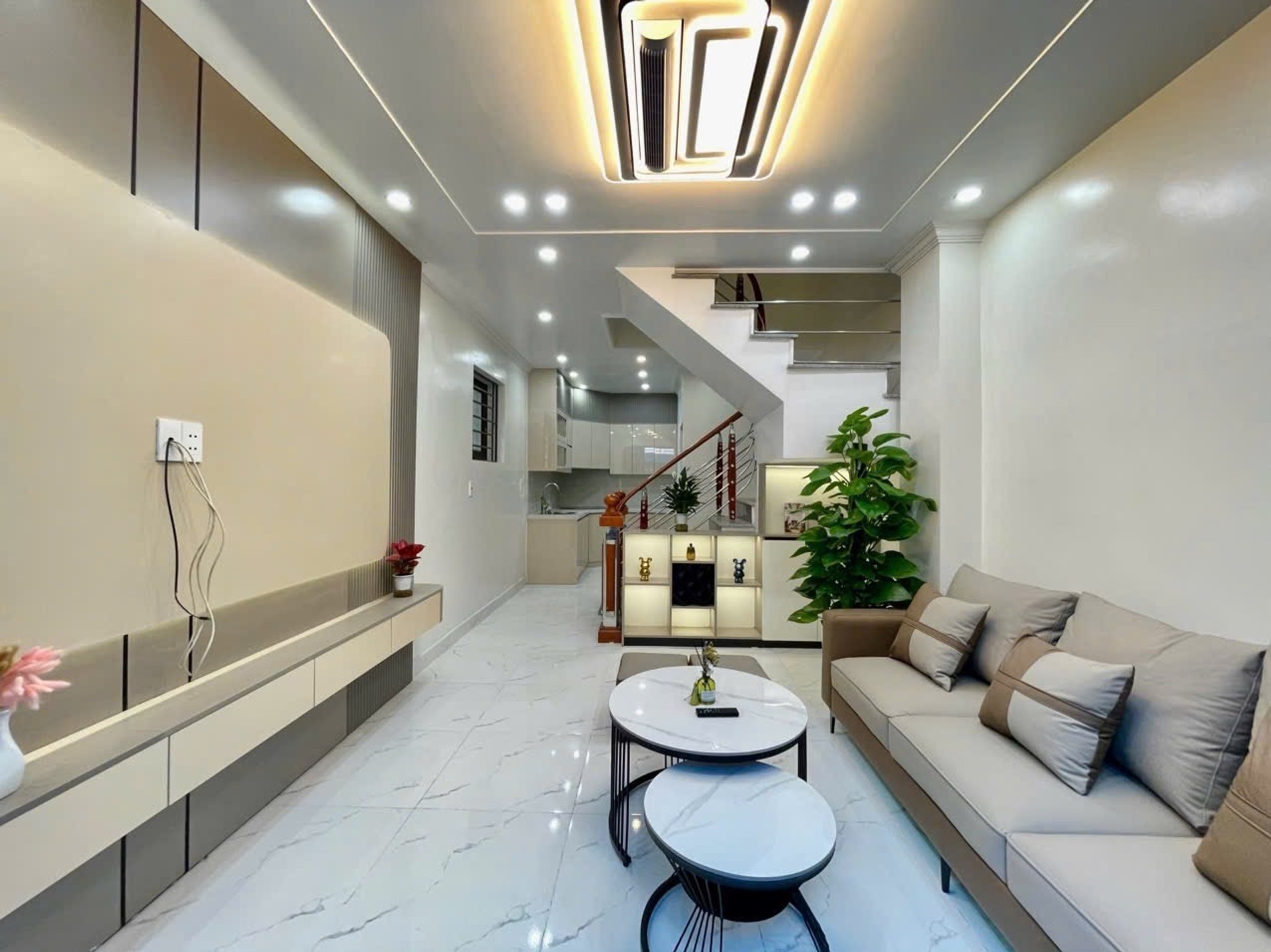 Nhà riêng 3 tầng thiết kế hiện đại trung tâm quận Hồng Bàng, ngõ yên tĩnh