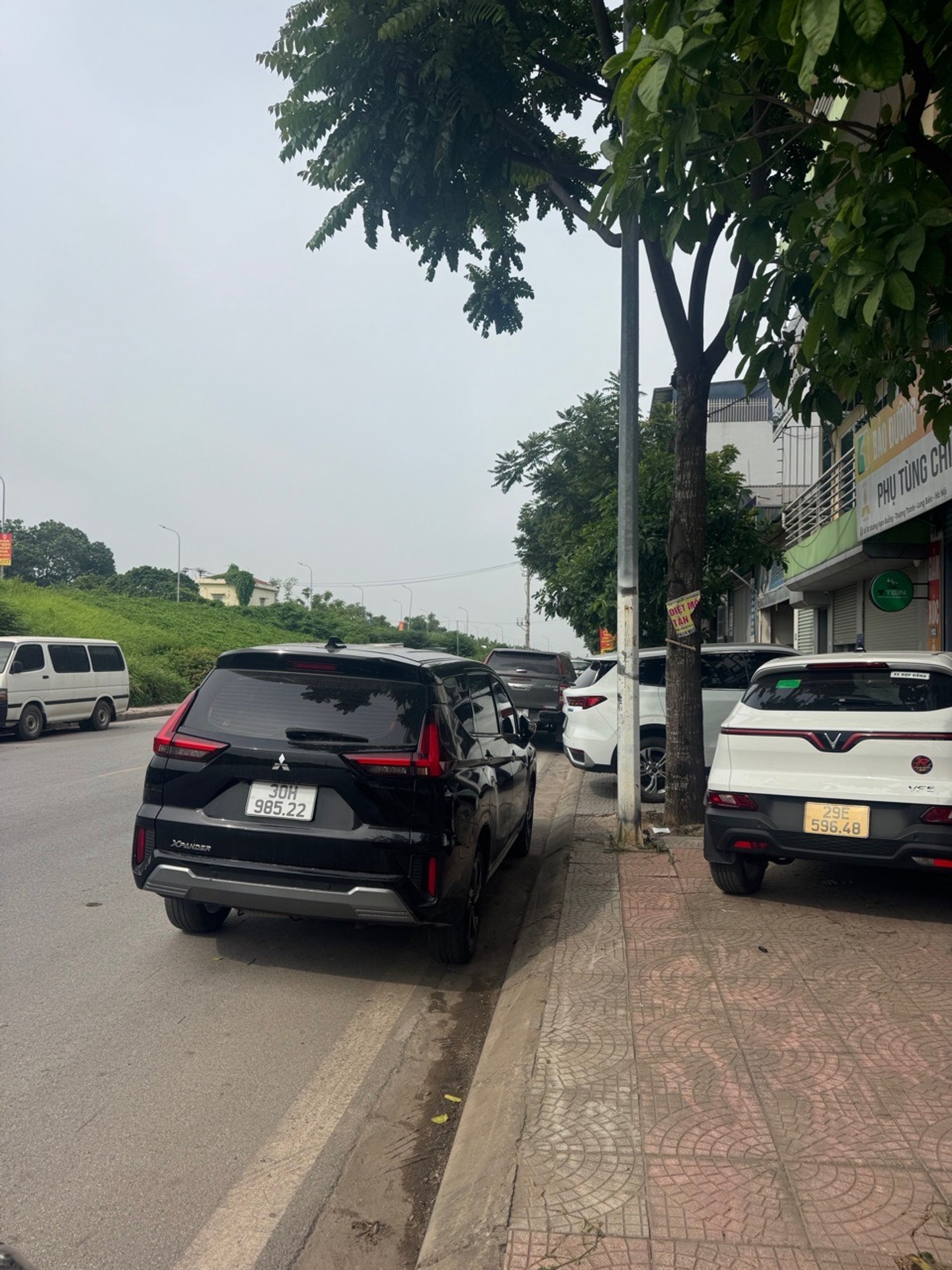 Nhà mặt phố 5 tầng Gara Thabg máy gần cầu Đông Trù, Long Biên