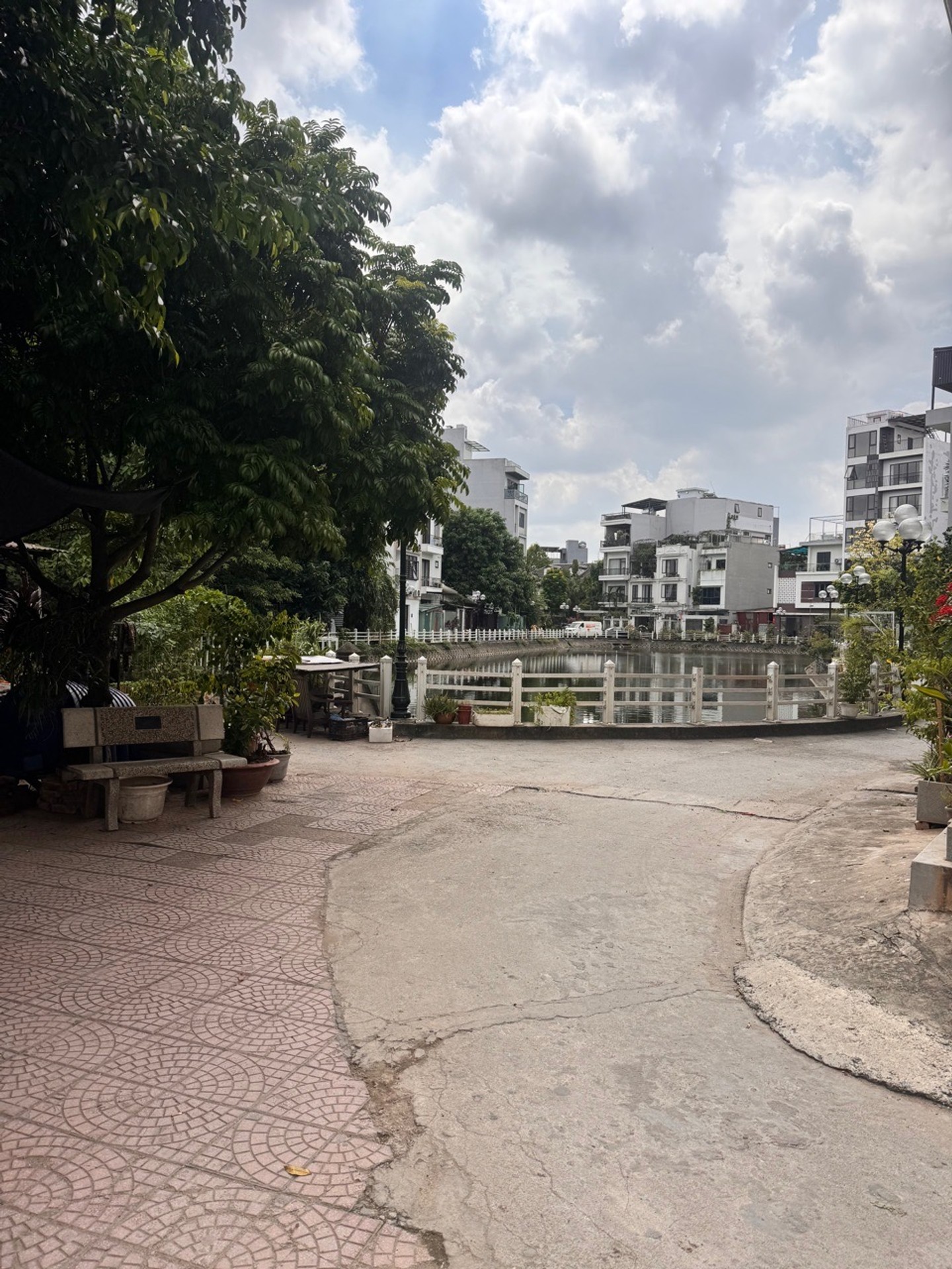 Bán đất phân lô trung tâm Ngọc Thụy, Long Biên, view hồ, ô tô vào đất