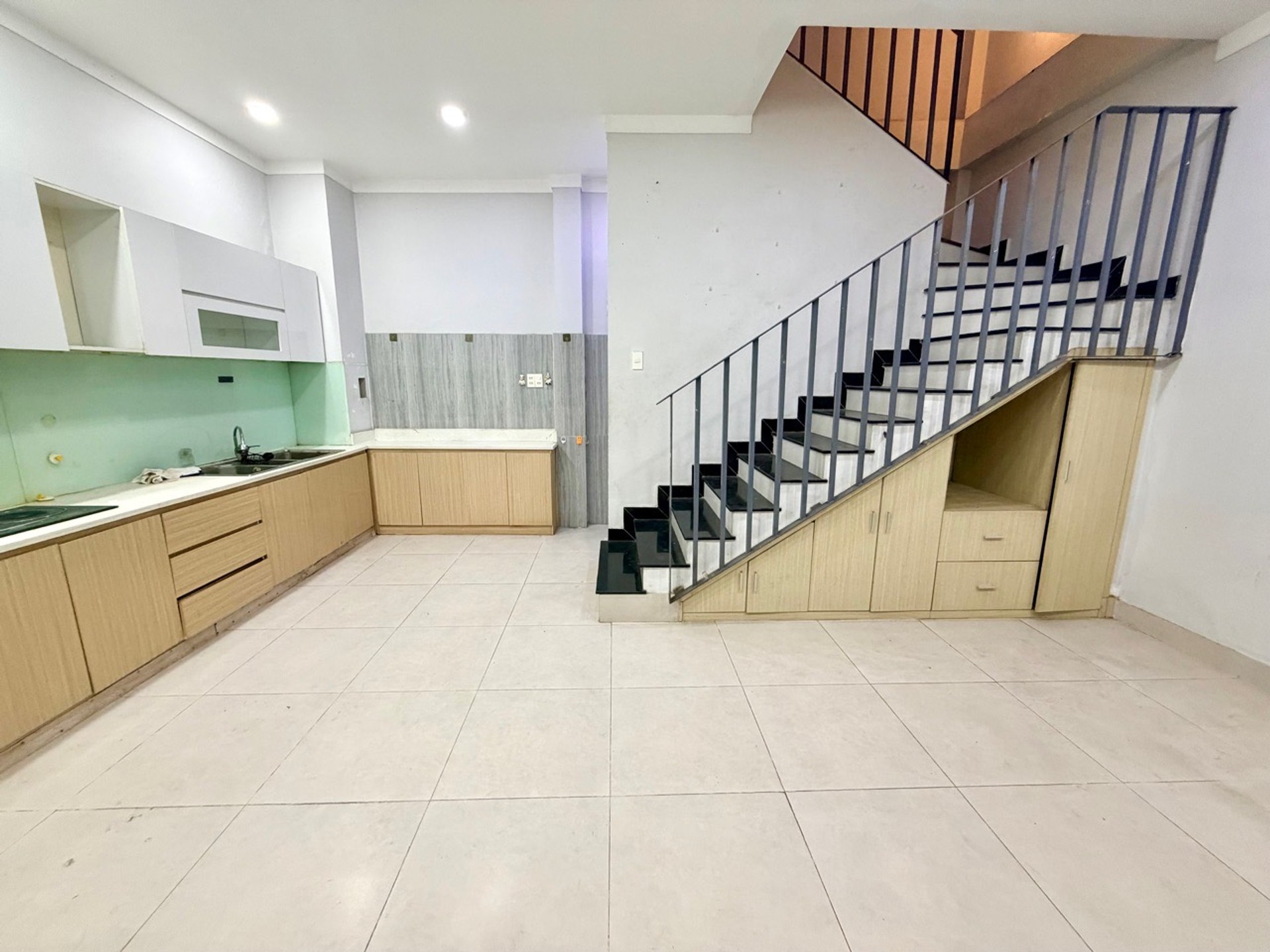 Nhà riêng 4 tầng diện tích 37m2 tại Phan Văn Trị, khu vực Quận Bình Thạnh