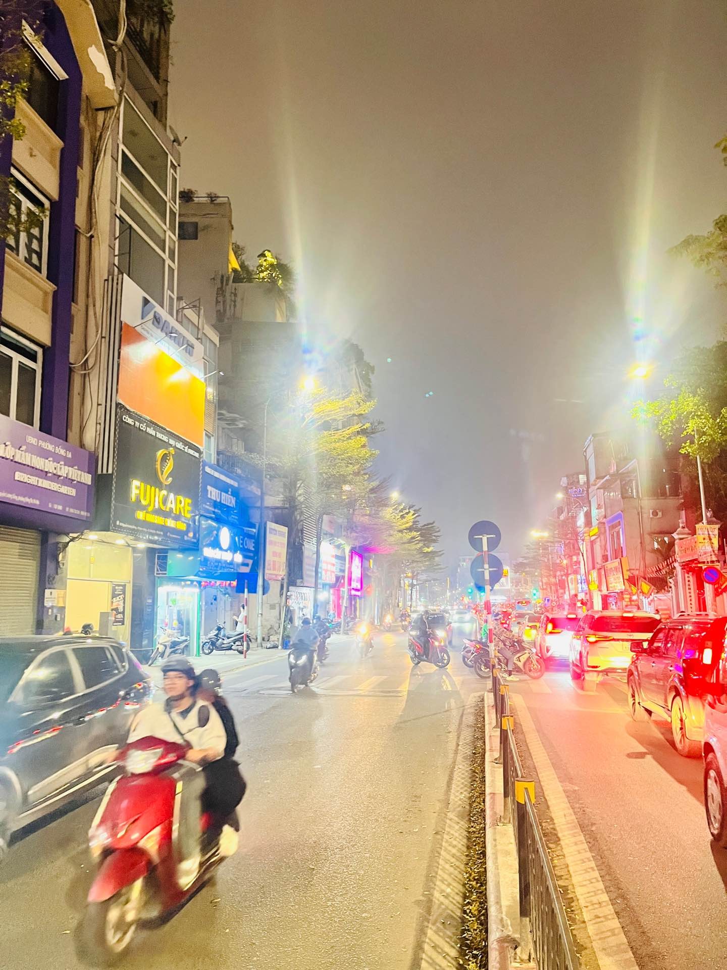B. Tòa nhà mặt phố Nguyễn Lương Bằng, Đống Đa, 8 tầng, diện tích 530m2, mt9m, giá chào 450tỷ