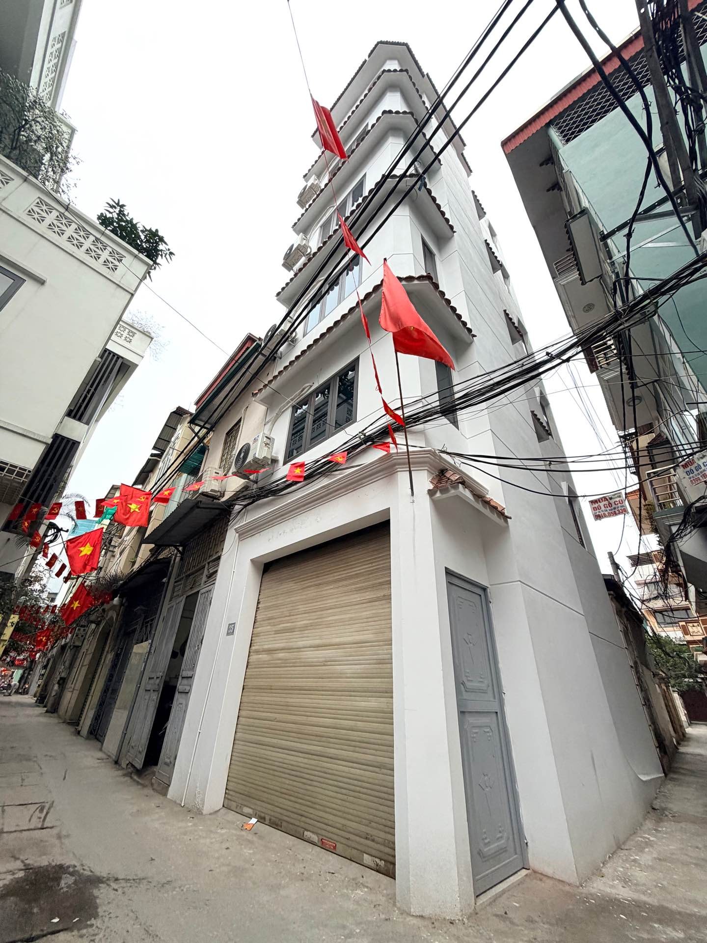 6 Tầng Dân Xây – Sổ đỏ đẹp – Lô góc, Ngõ Ô Tô di chuyển vào nhà – Ngay trục chính Xuân La – 8.x
