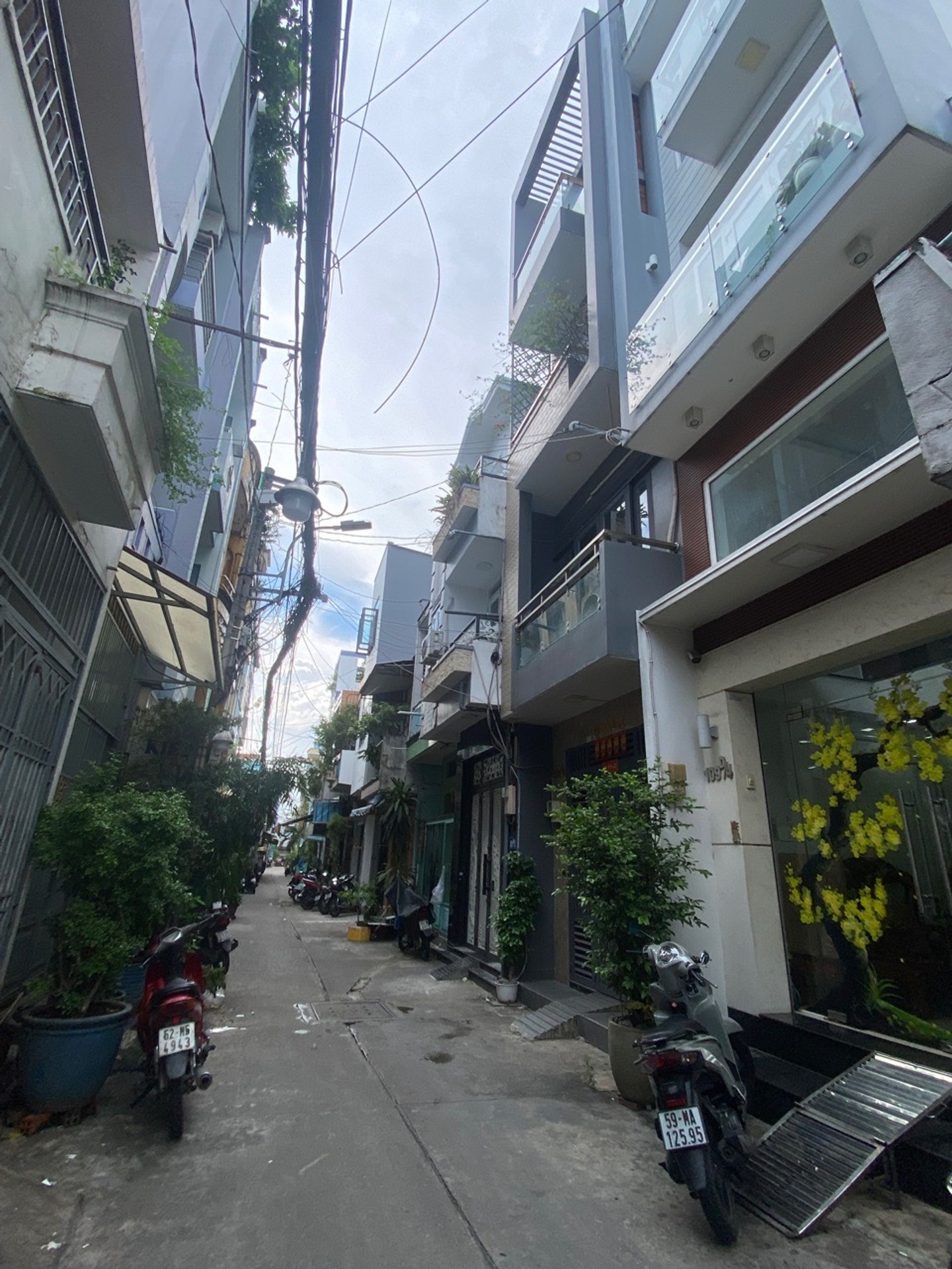 Bán nhà 2 tầng 33.5m2 mặt tiền rộng tại quận 11, giá 6.9 tỷ