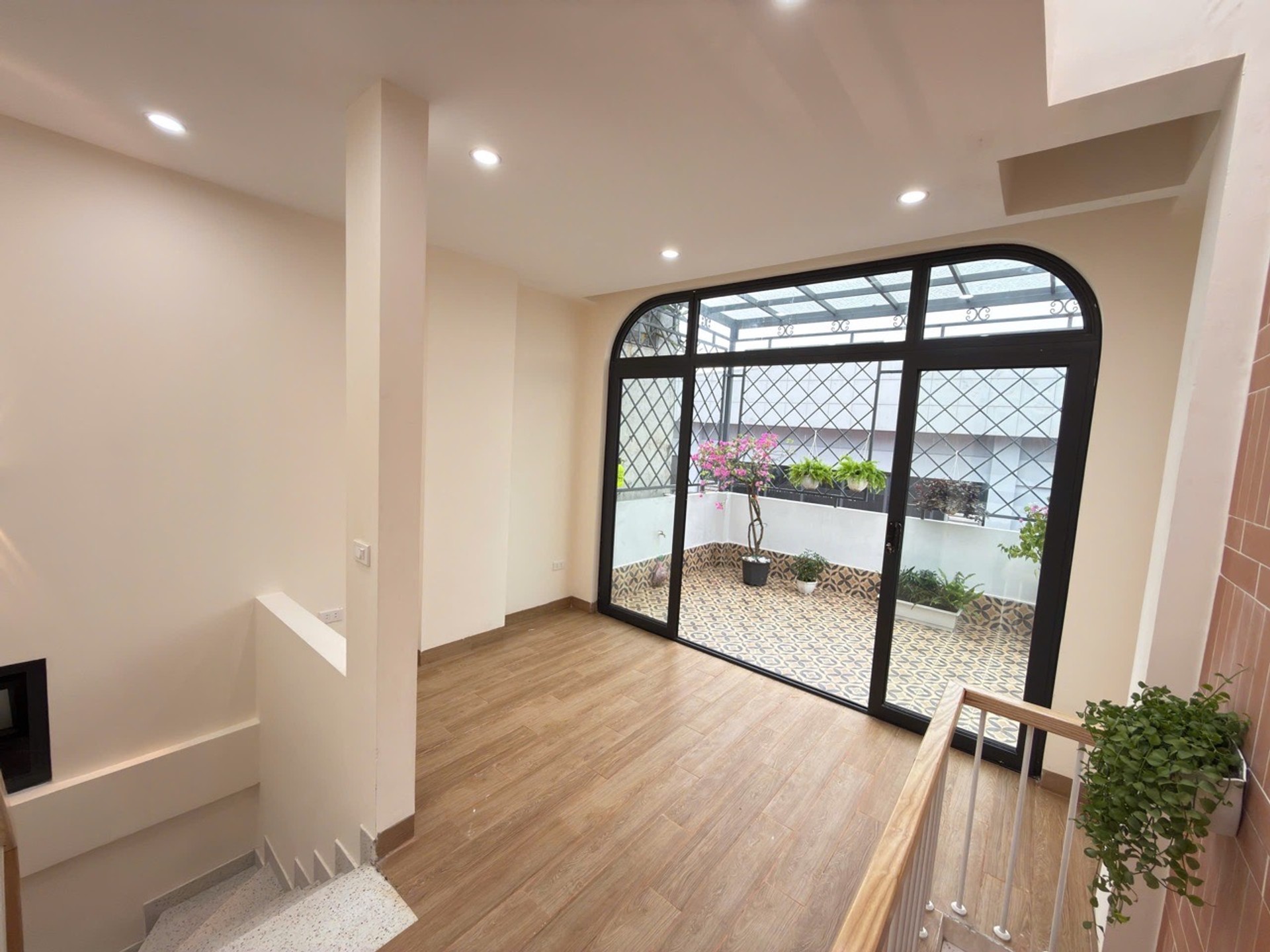 Nhà mới xây full nội thất trung tâm Thanh Xuân, cách mặt phố Vũ Tông Phan chỉ 30m
