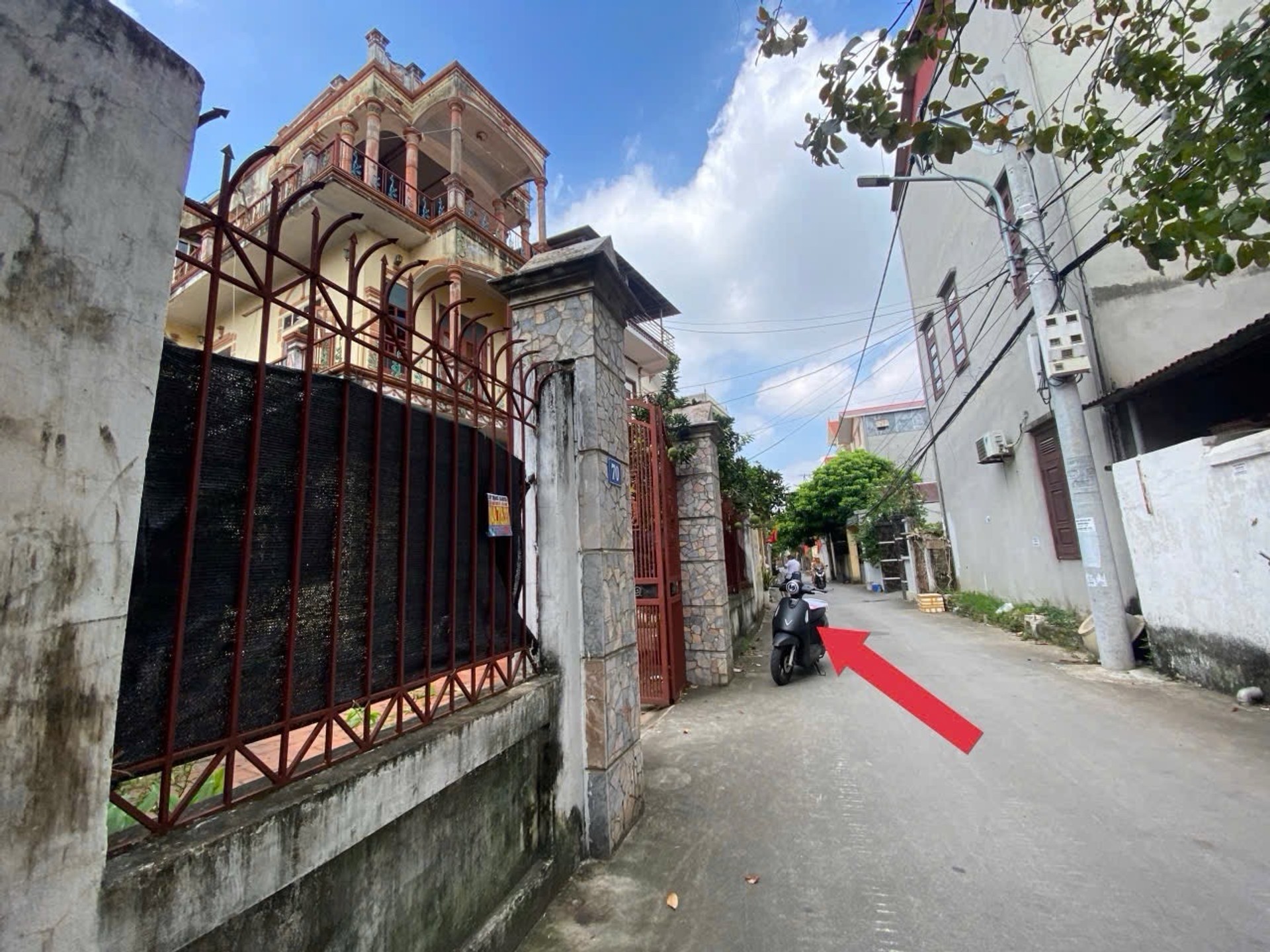 Bán đất tổ 7 Chi Đông, Quang Minh, tặng nhà 3 tầng, mặt tiền rộng, ngõ thông ô tô tránh
