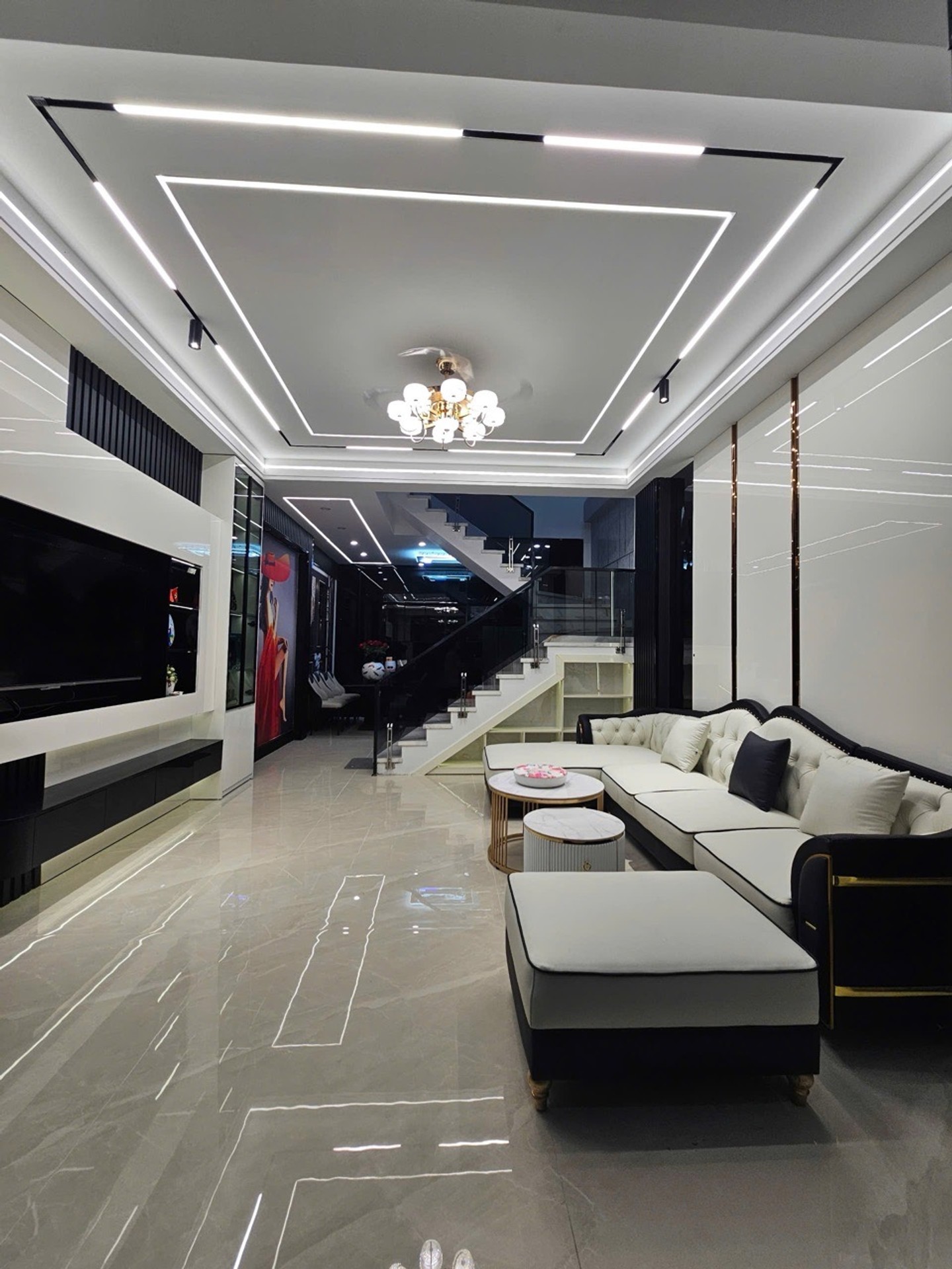 Bán nhà 4 tầng diện tích 50m² gần Hồ Sen, trung tâm thành phố