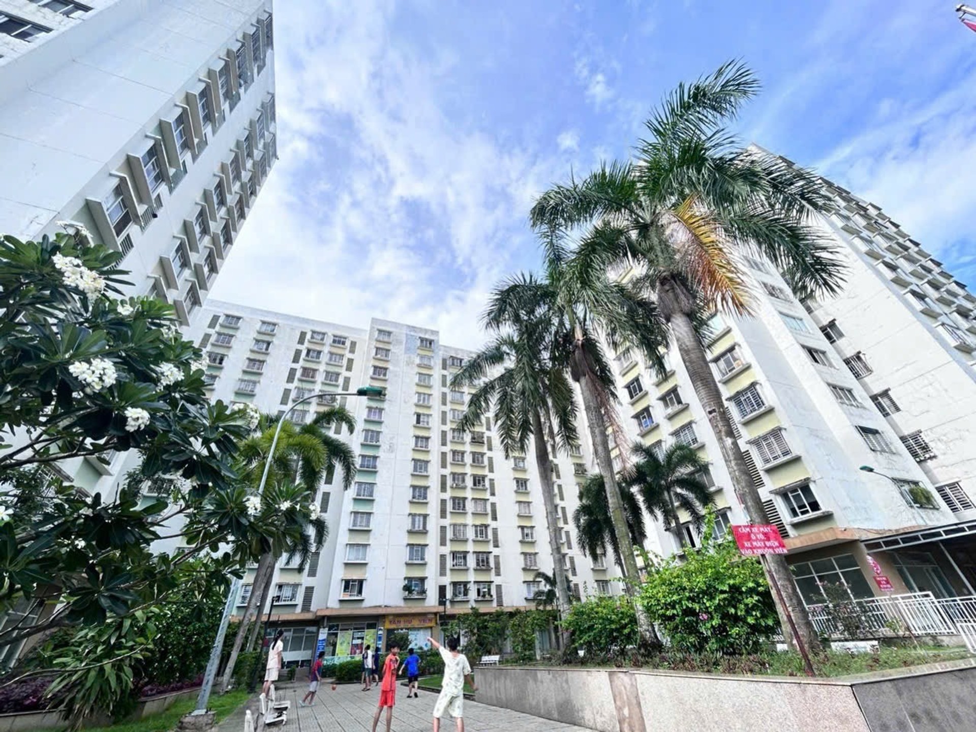 Bán căn hộ 2 phòng ngủ 71m2 tại Quận 8, TPHCM