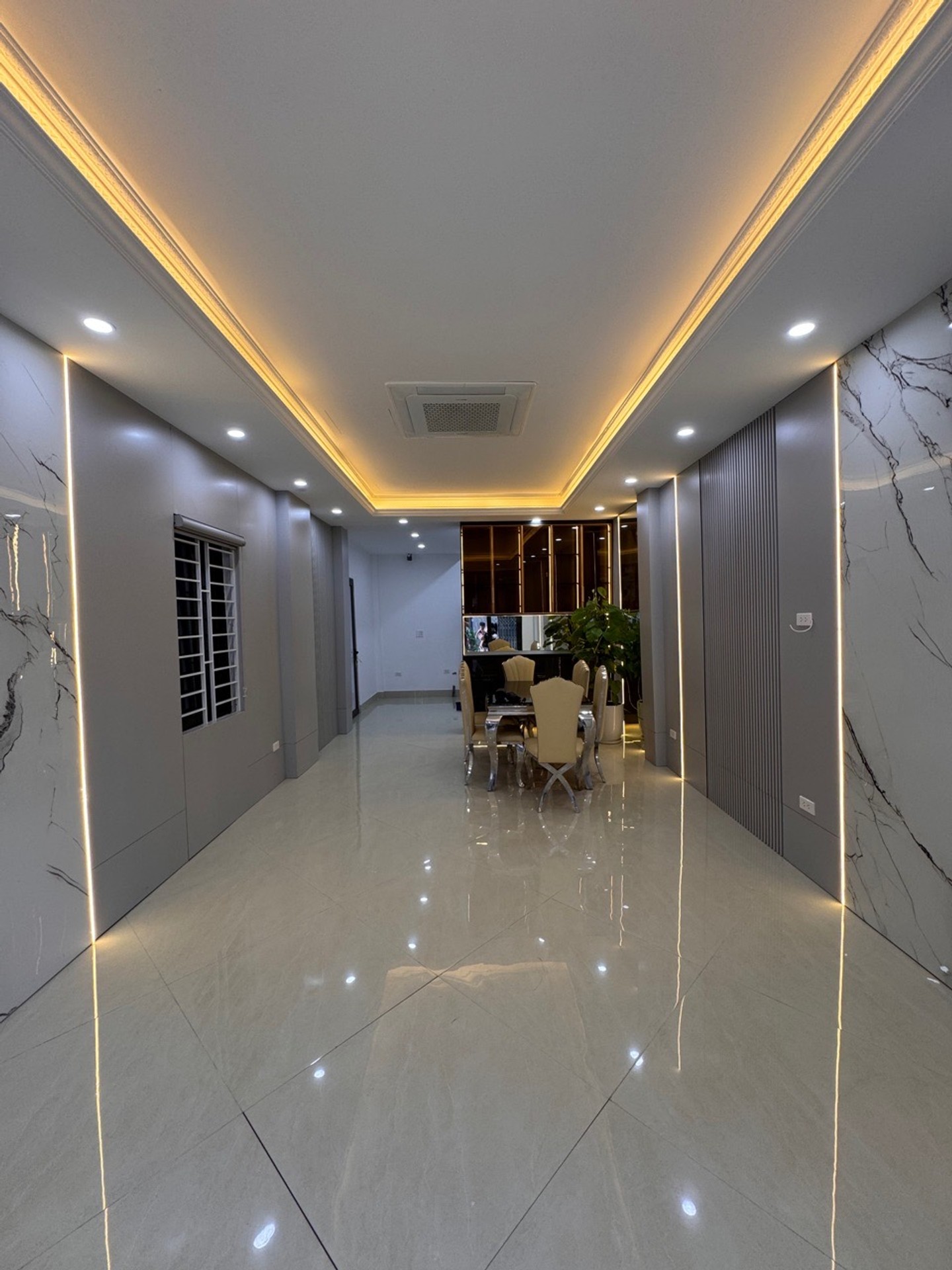 NHÀ NGUYỄN CHÍNH – 13,9 TỶ – NGÕ Ô TÔ TẢI TRÁNH – 42M² – 5 TẦNG - LÔ GÓC