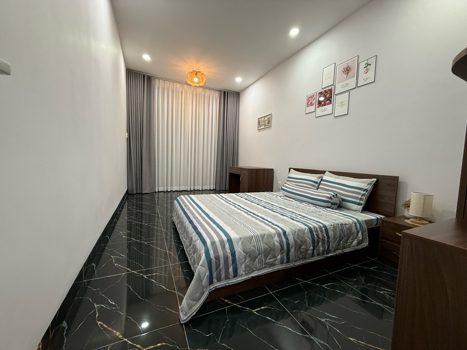 Nhà 2 tầng đẹp, tiện nghi ngay Trung tâm Thủ Đức