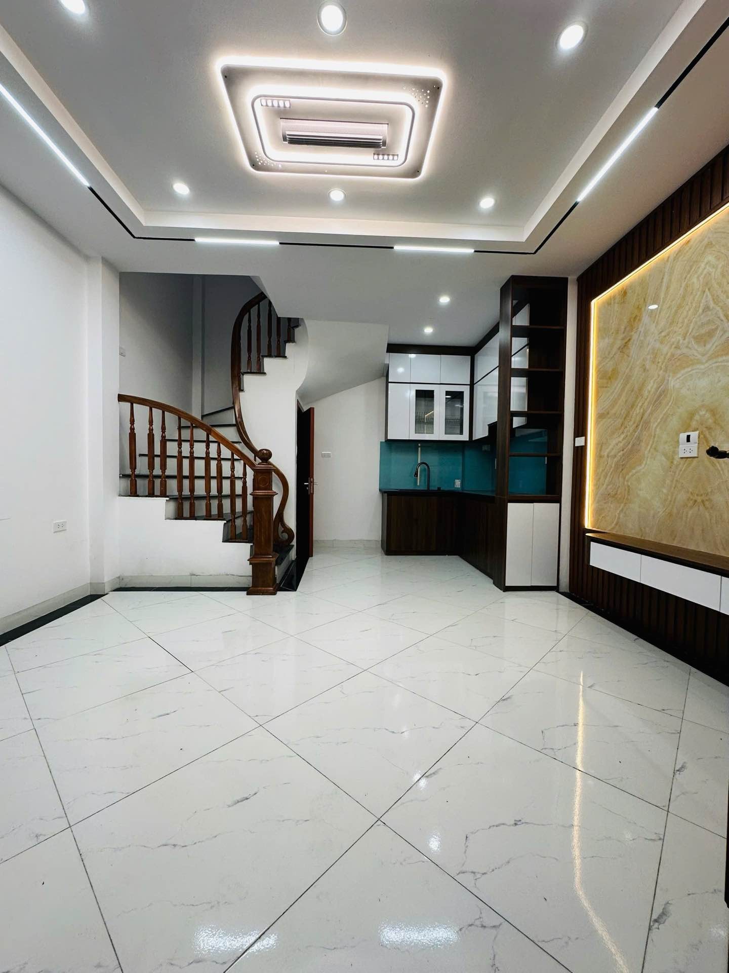 Nhà 6 Tầng Phú Mỹ Gần Sân Vận Động – Sống Xịn, Tiện Nghi Đầy Đủ