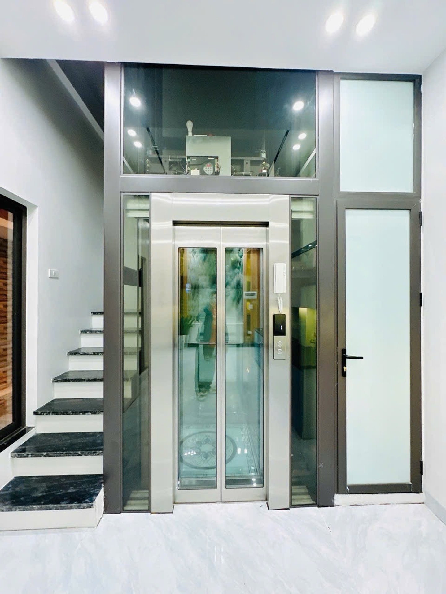 Nhà phố hiện đại Ba Đình, thang máy xịn, giá 9 tỷ