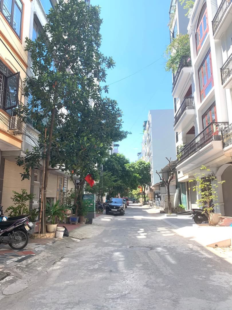Bán nhà Lk 55m² 5 Tầng _12.9 Tỷ Trung Tâm KĐT Văn Khê Hà Đông