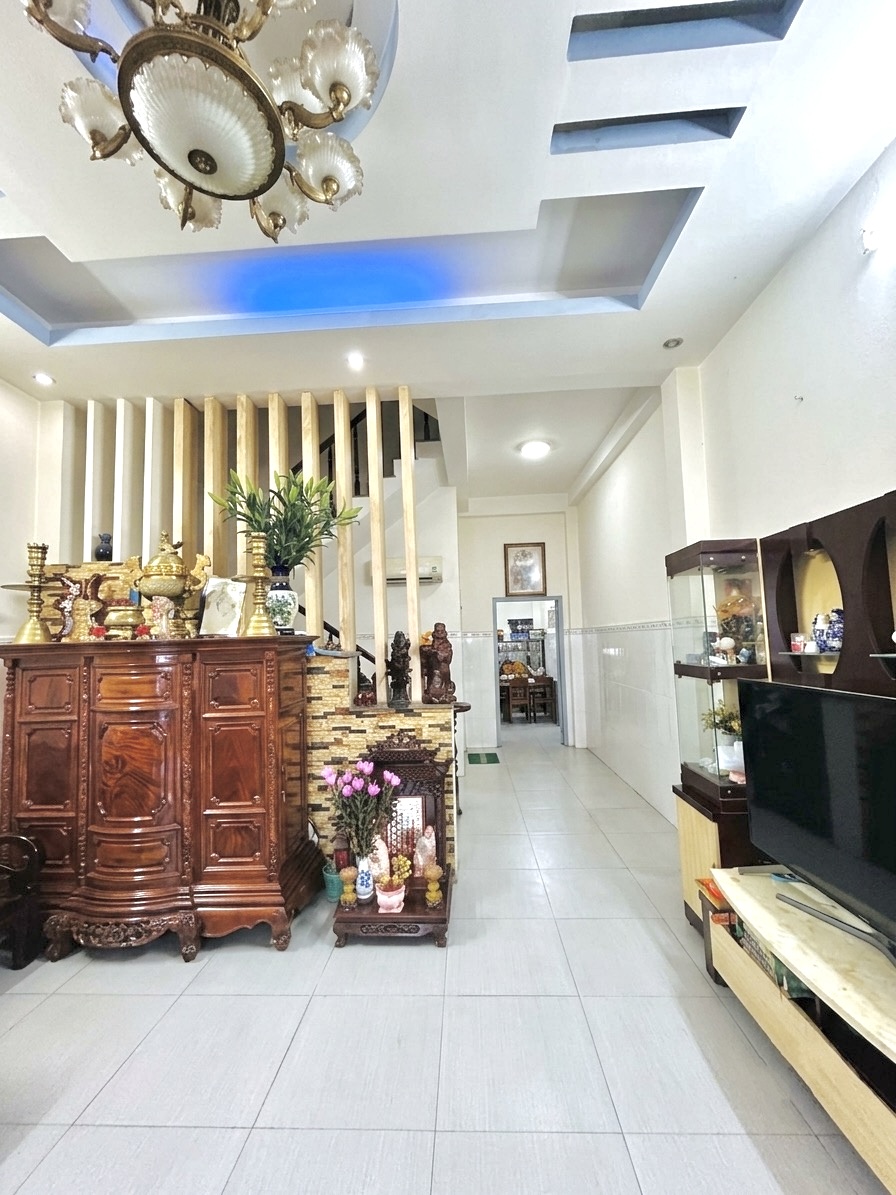 Nhỉnh 5 tỷ nhà đẹp Tỉnh Lộ 10, ngang 5m,3 tầng BTCT,hẻm xetải tránh,vào ở ngay(Kk2909).