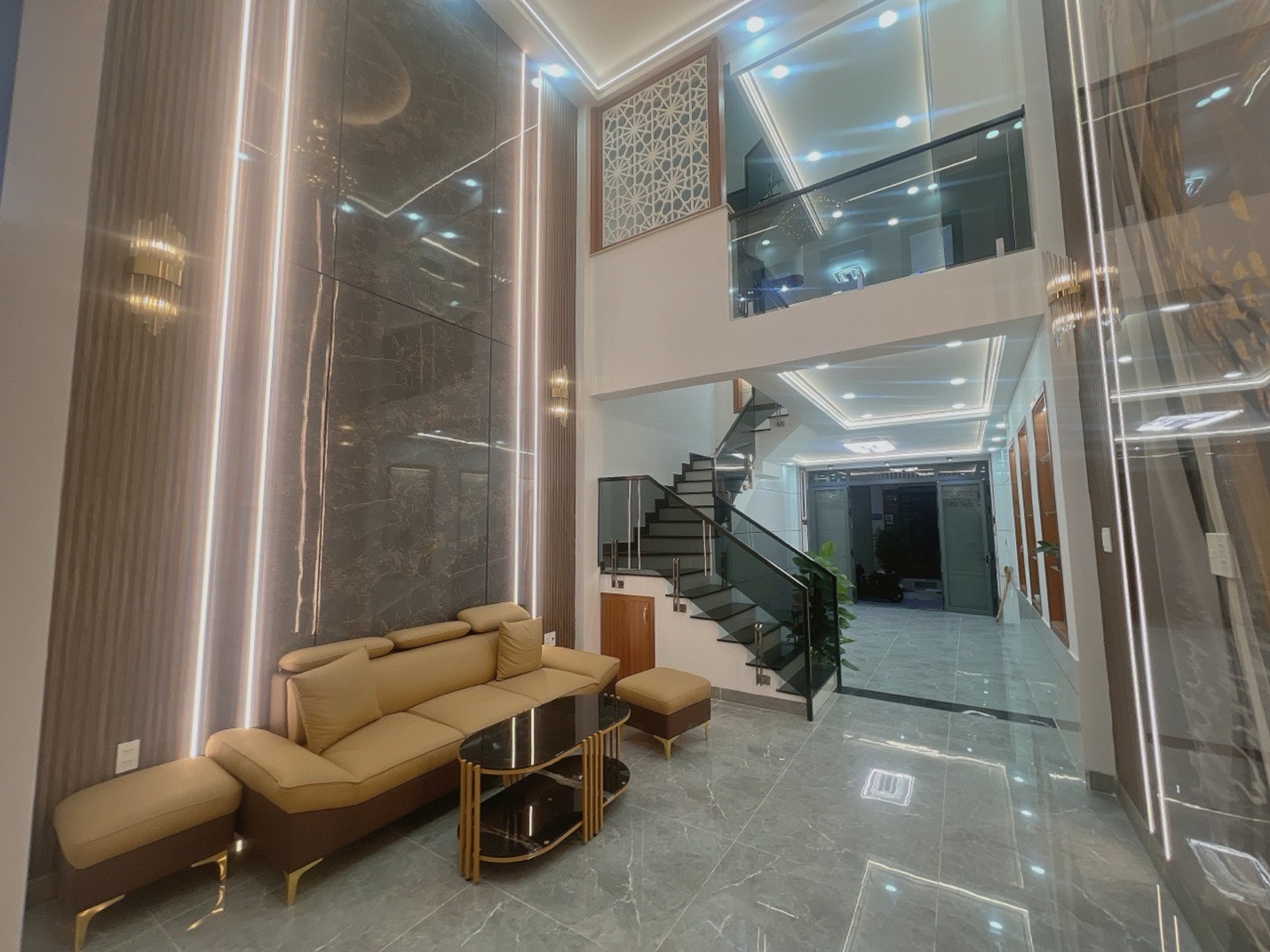 Bán nhà riêng 5 tầng gần Vạn Phúc City, hướng Tây Nam, diện tích 52.3m2